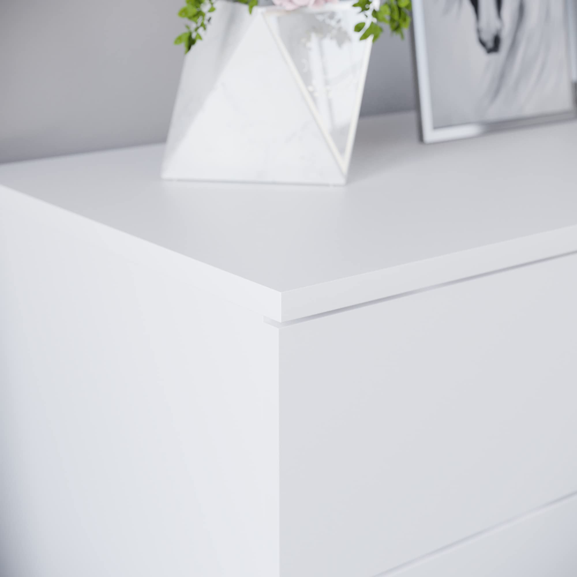 Vida Designs Riano 4 Drawer Chest of Drawers | MDF & Chipboard | White Finish 6