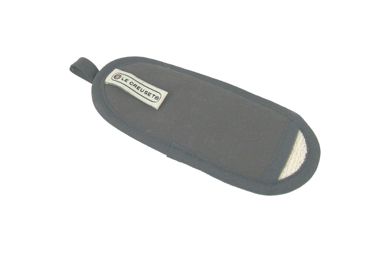 LE CREUSET 4-Layered Textile Handle Glove - Stain Resistant, Water Repellent | Flint 3