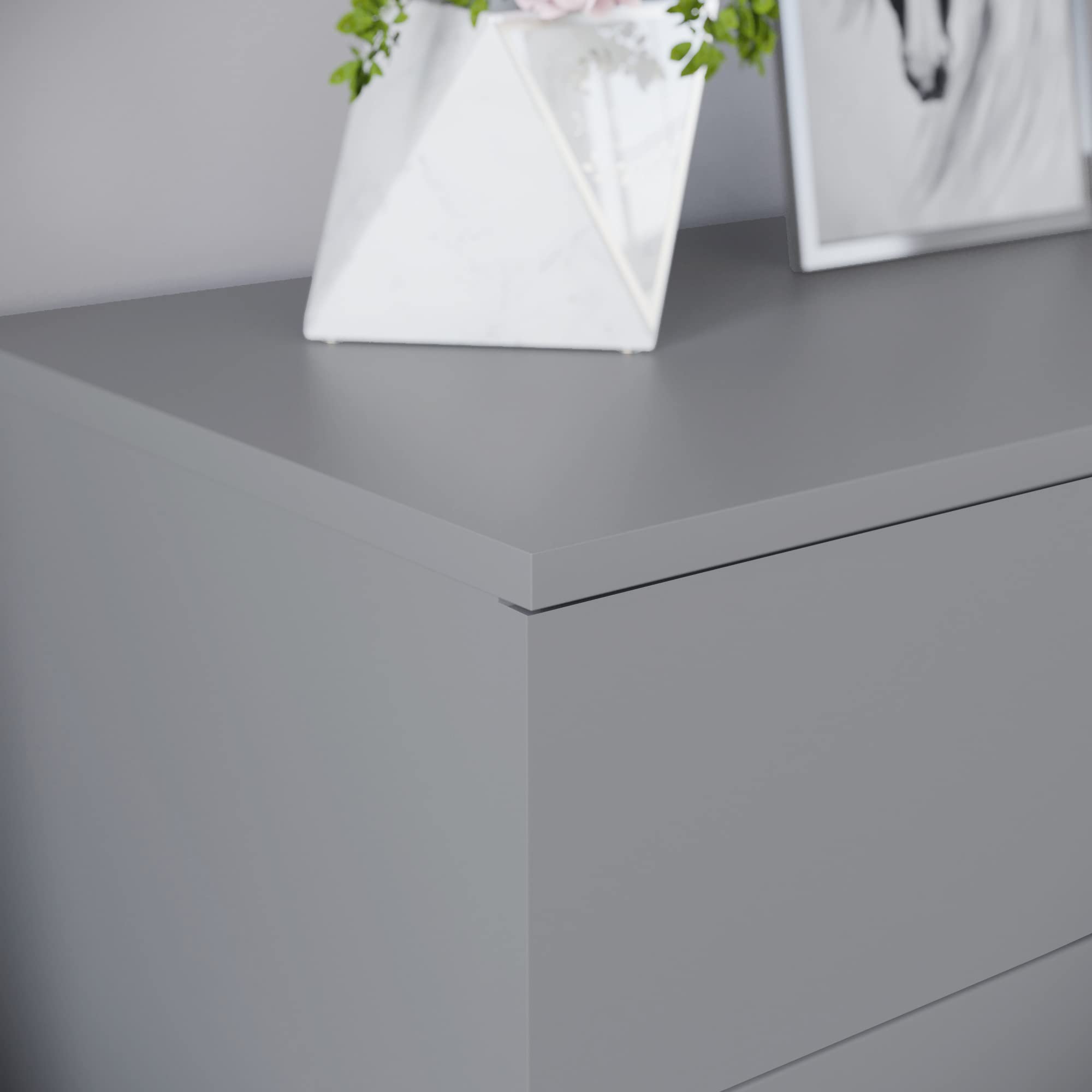 Vida Designs Riano 4 Drawer Chest of Drawers | Grey | Metal Handles & Runners 6