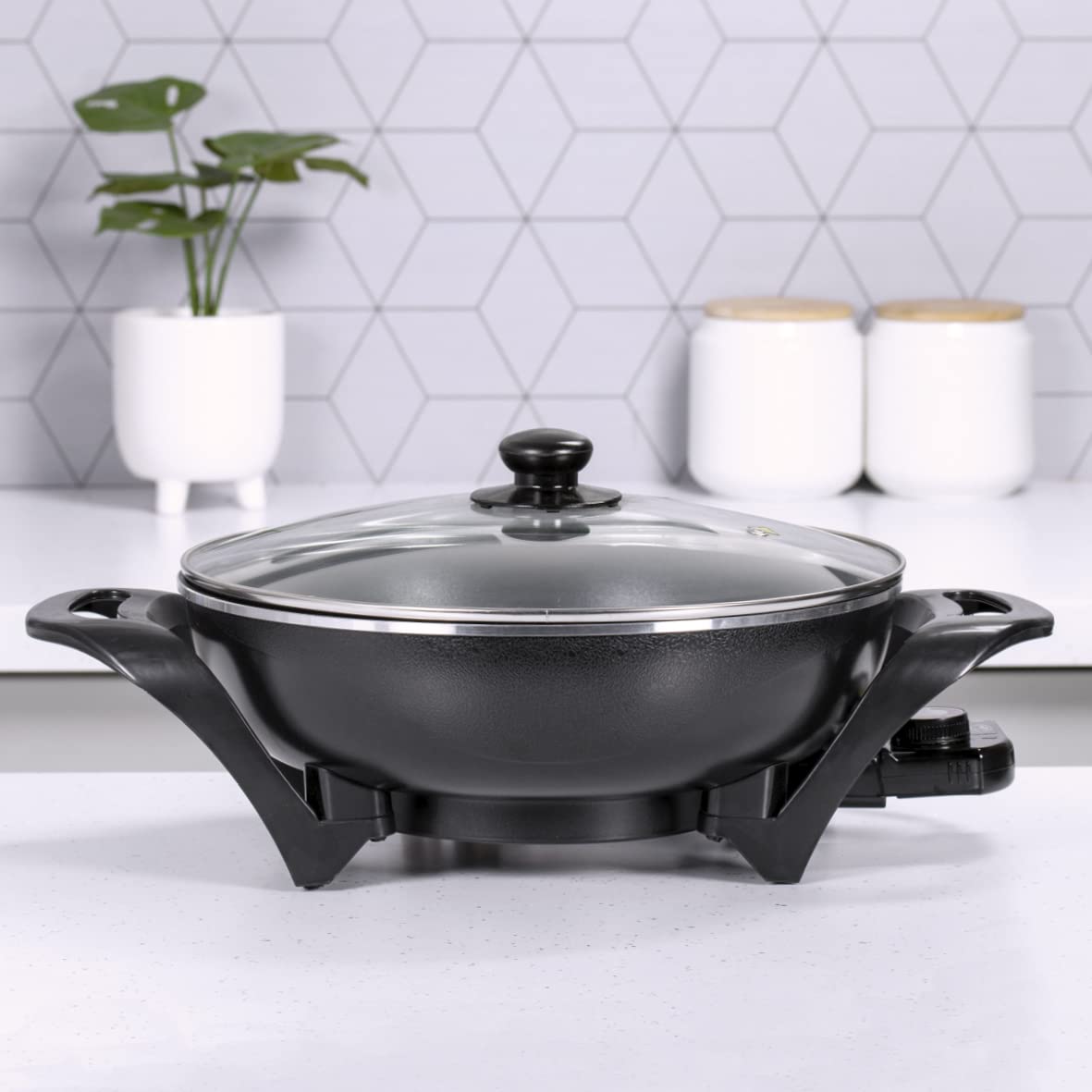 Quest Electric Non-Stick Wok with Lid - 1500W Power | 33cm Diameter | 5 Temperature Settings 2