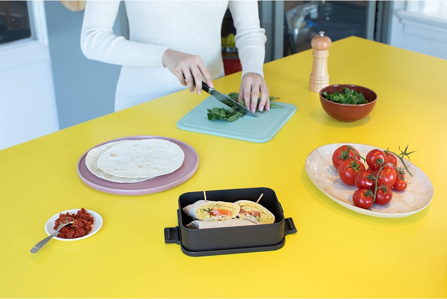 Brabantia Make & Take Lunch Box - Medium 1.1L | BPA-Free | Dishwasher, Microwave, Freezer Safe | Dark Grey 8
