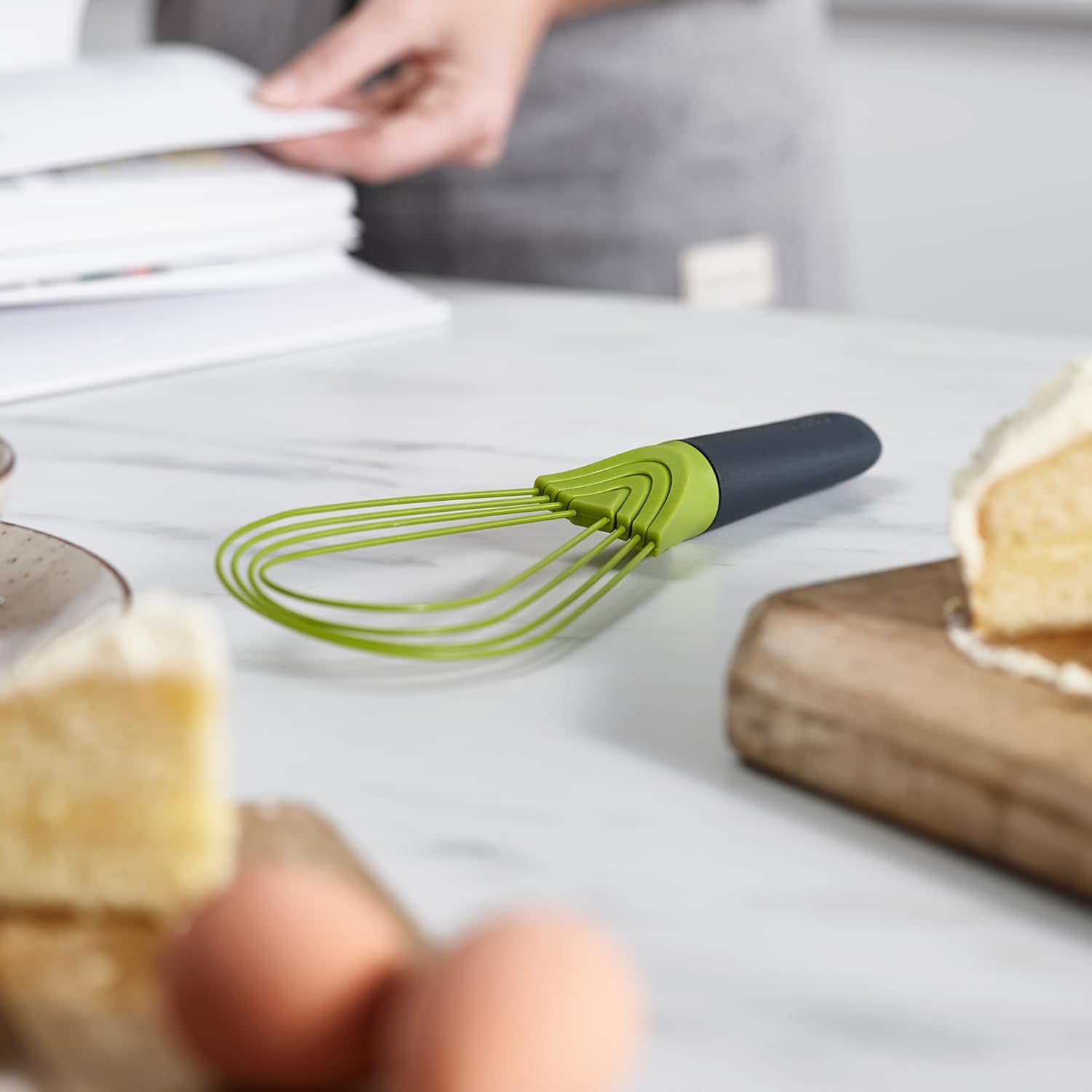 Joseph Joseph Twist Whisk - 2 in 1 Flat and Balloon Whisk | Silicone Coated | Green 4