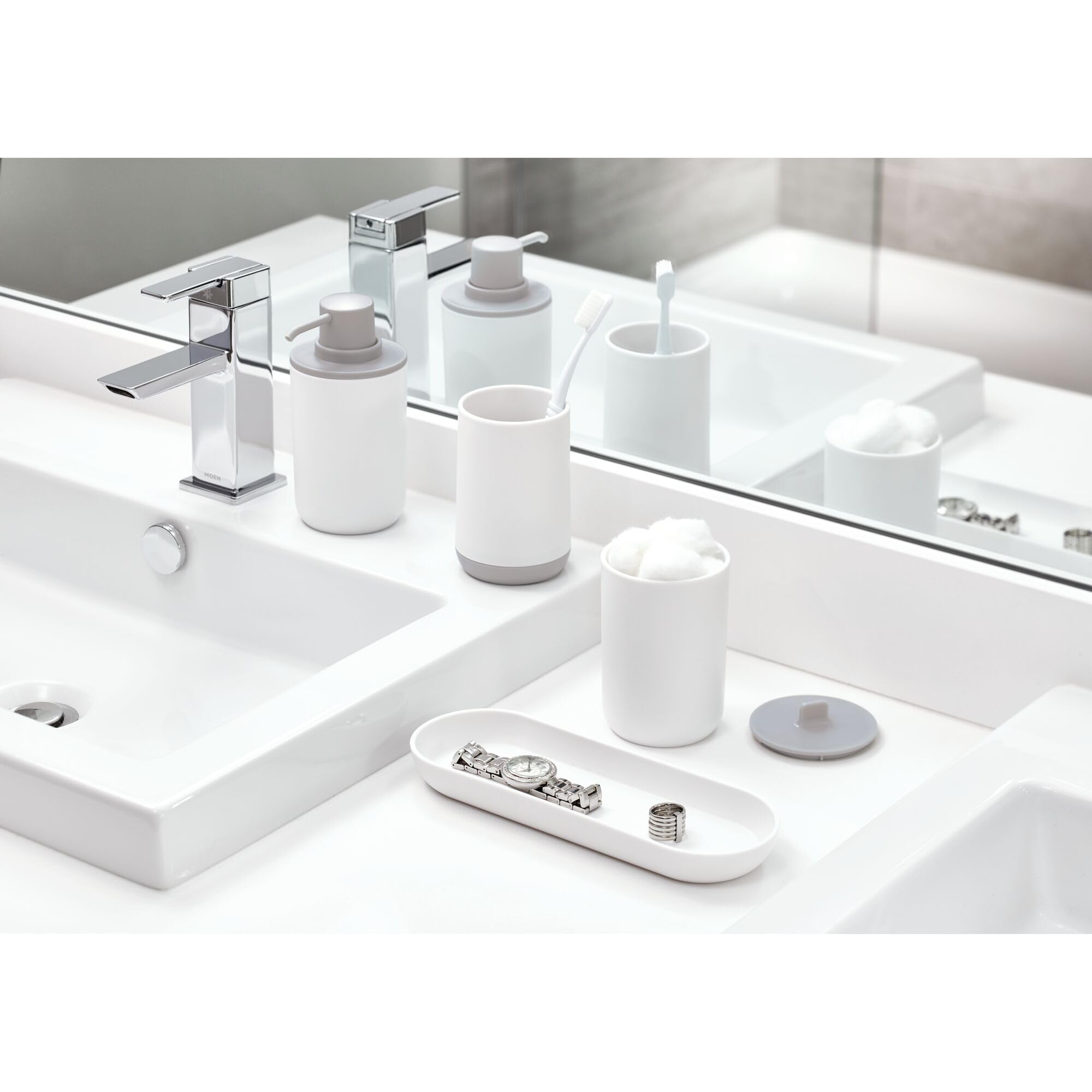 InterDesign Cade Toothbrush Holder - 3 Compartments, Plastic, White | 7.6 cm x 7.6 cm x 11.4 cm 7