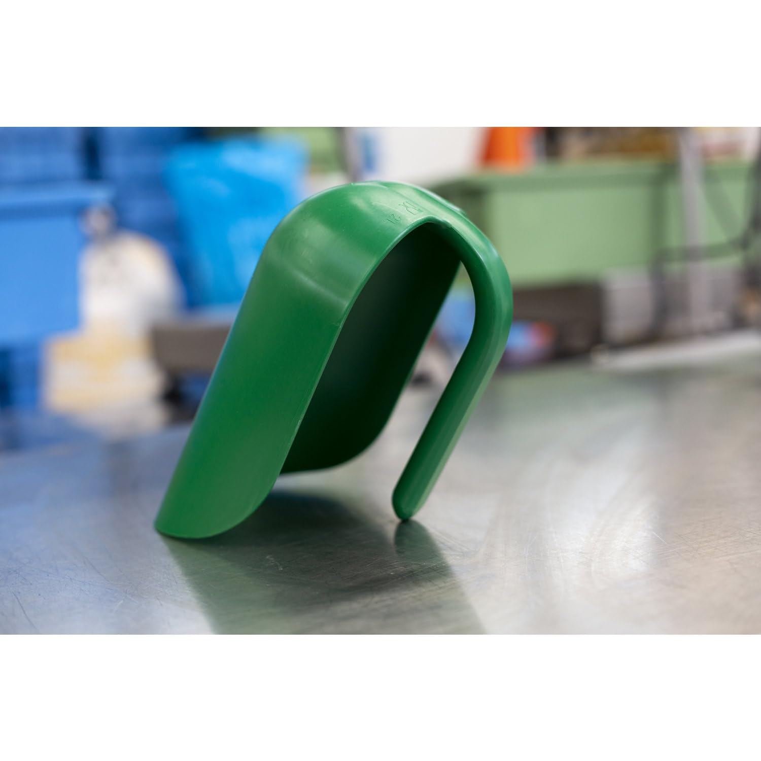 Vikan Ergonomic Scoop - 2 Litre Capacity | Polypropylene (PP) | Green 3