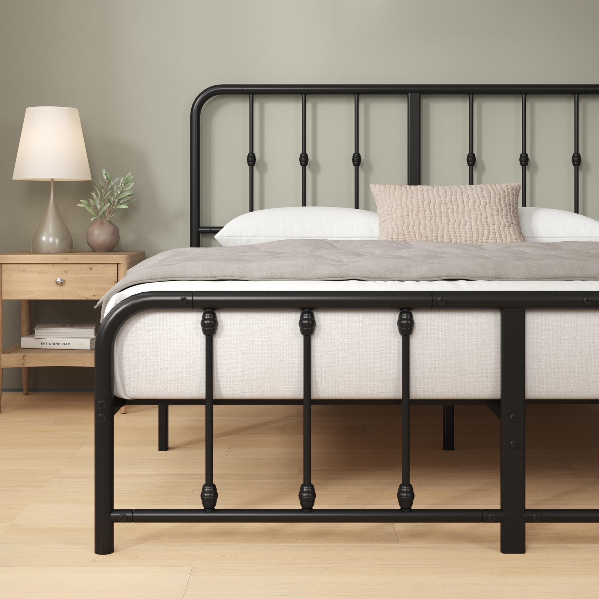 Zinus Florence Double Bed Frame - Vintage Style Metal with Headboard & Footboard | 135 x 190 cm | Black 3