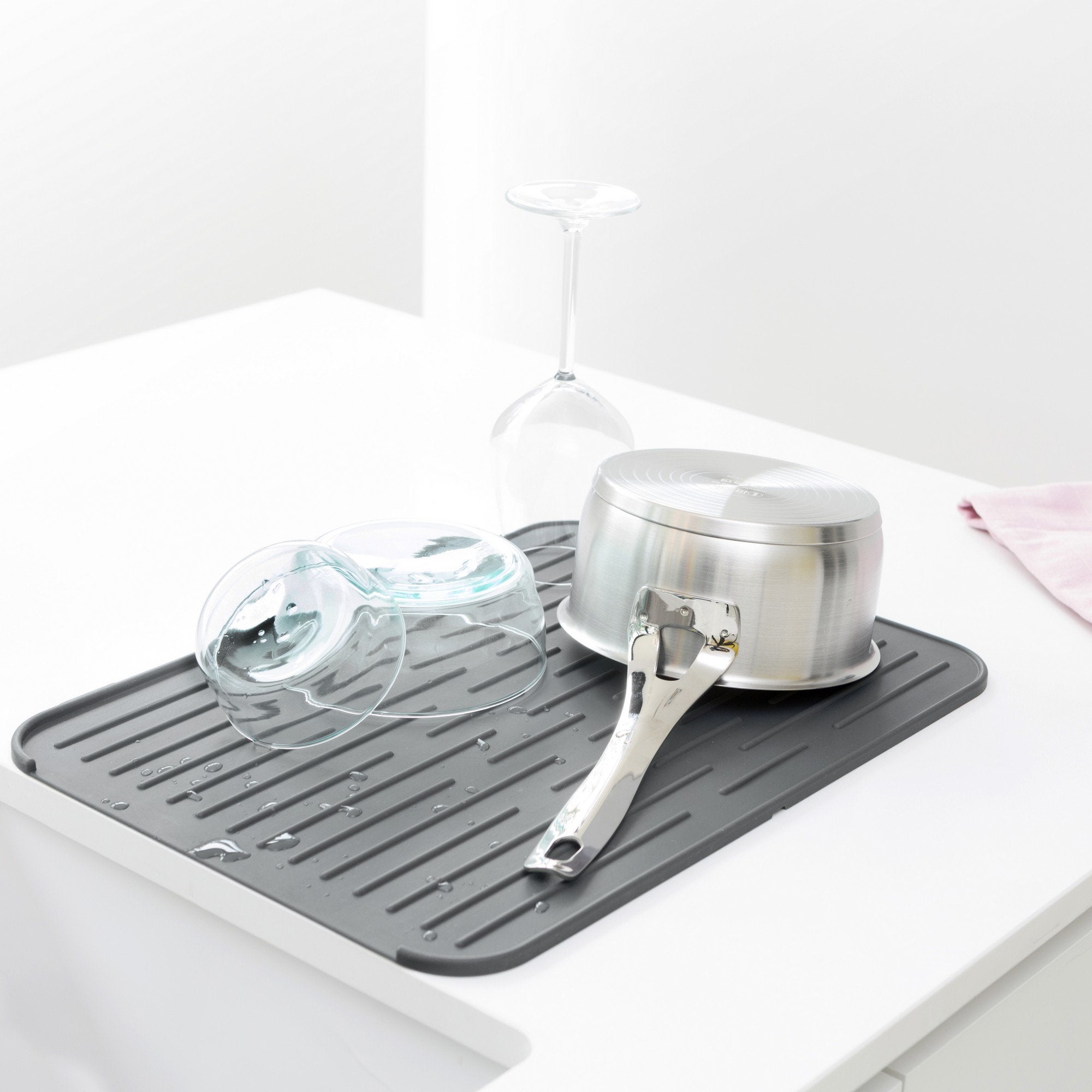 Brabantia Silicone Dish Drying Mat - Non-Skid, Dishwasher Safe | 43.8 x 32.5 cm | Dark Grey 4