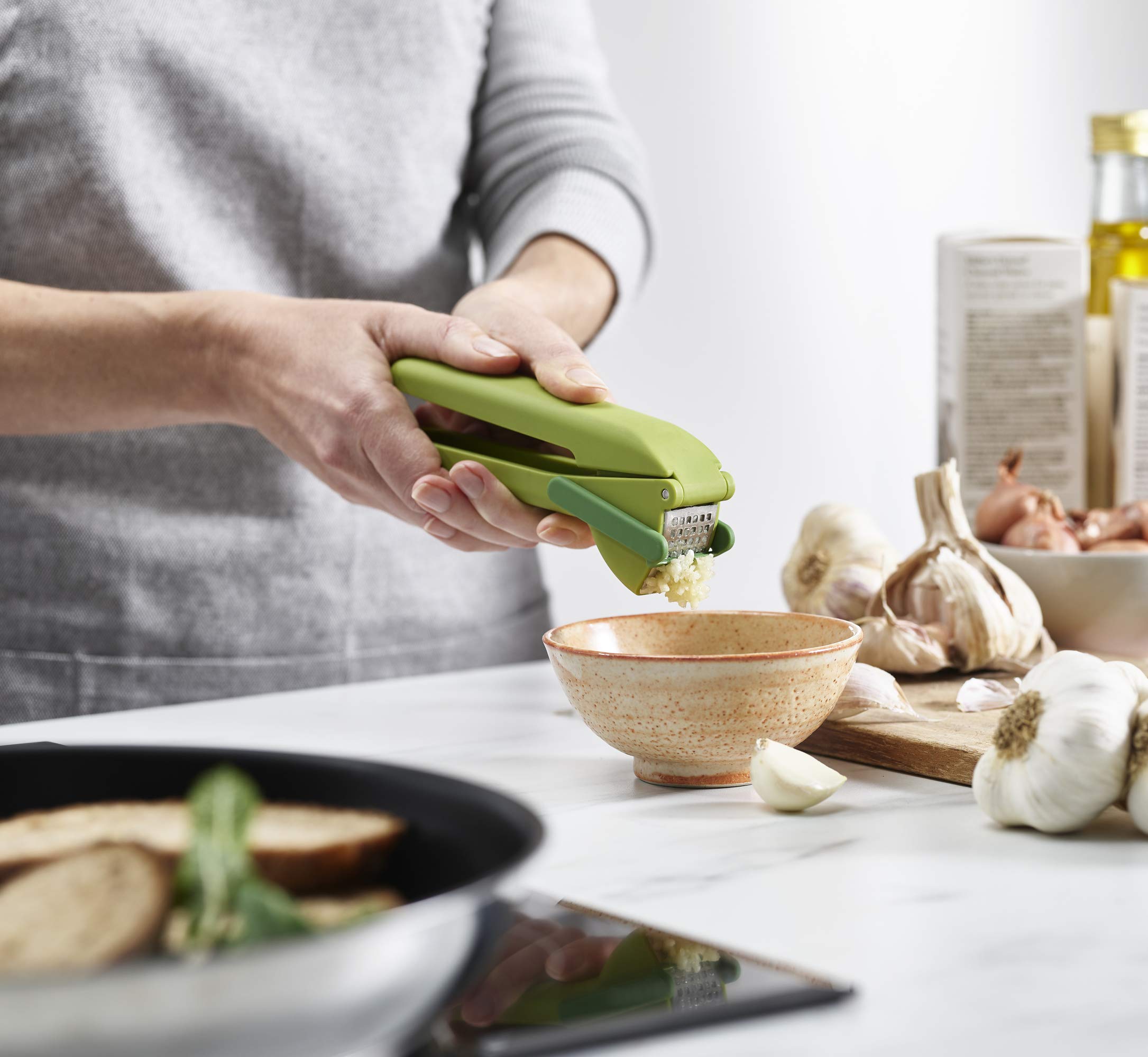 Joseph Joseph CleanForce Garlic Press Ginger Crusher Mincer | Easy Squeeze & Clean | Green 5