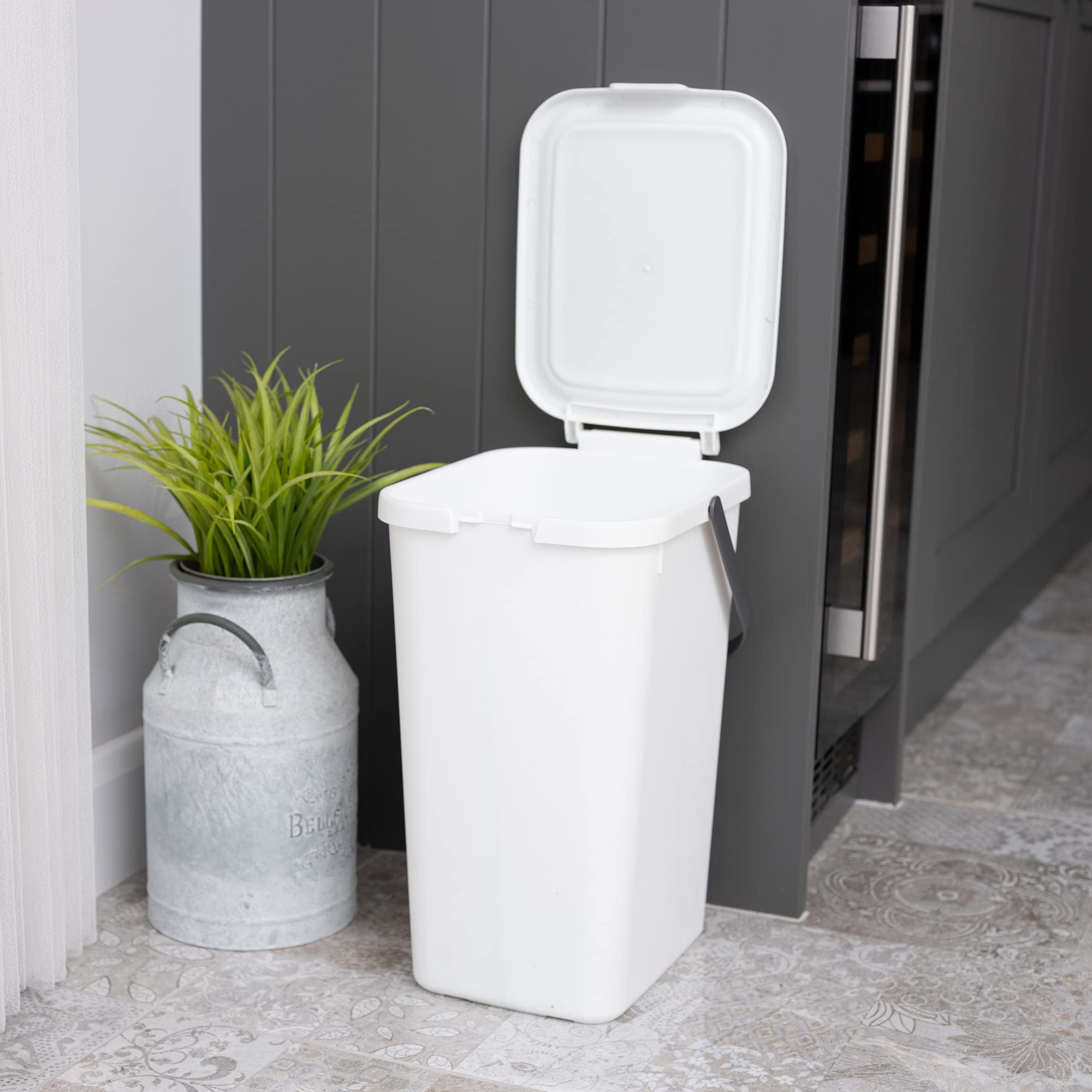 Addis 519227 Kitchen Recycling Bin 18L Stackable Food Waste Caddy with Clip Lock Lid | White Metallic 3