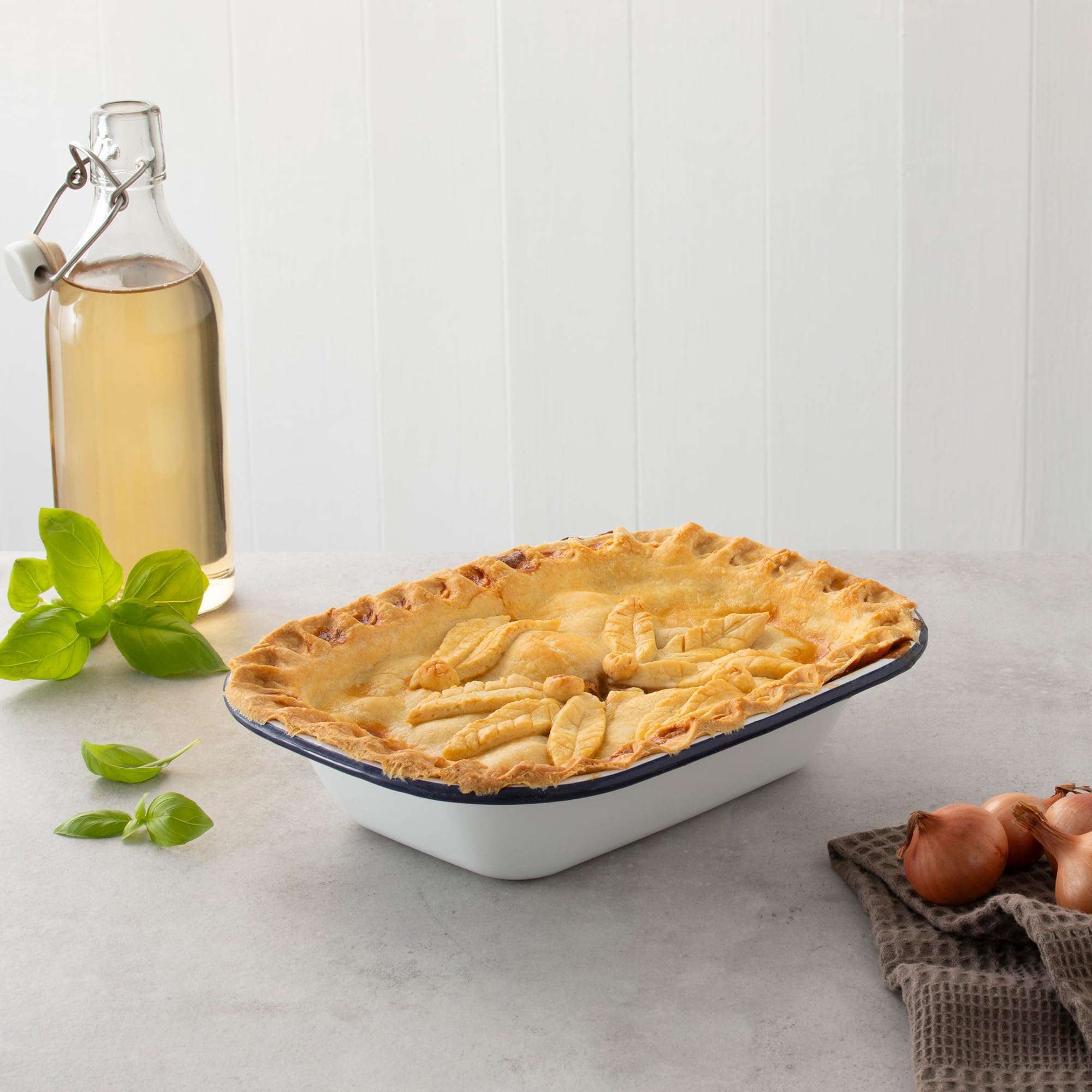 Hairy Bikers Medium Pie Plate - 22cm Steel, Oven Safe, Dishwasher Safe, White 2