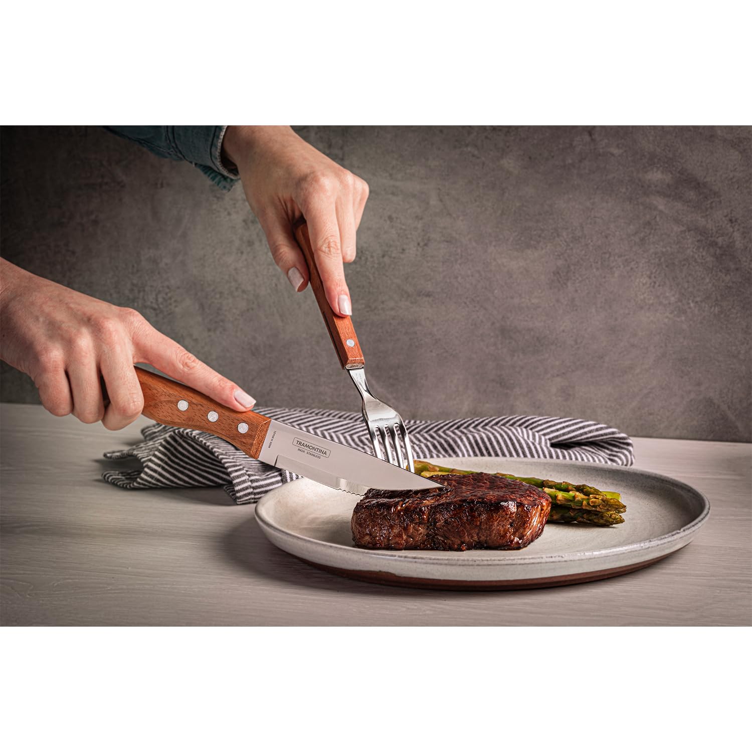Tramontina Churrasco Collection - 4-Piece Jumbo Steak Knife Set with Serrated Stainless Steel Blades and Natural Wood Handles 6