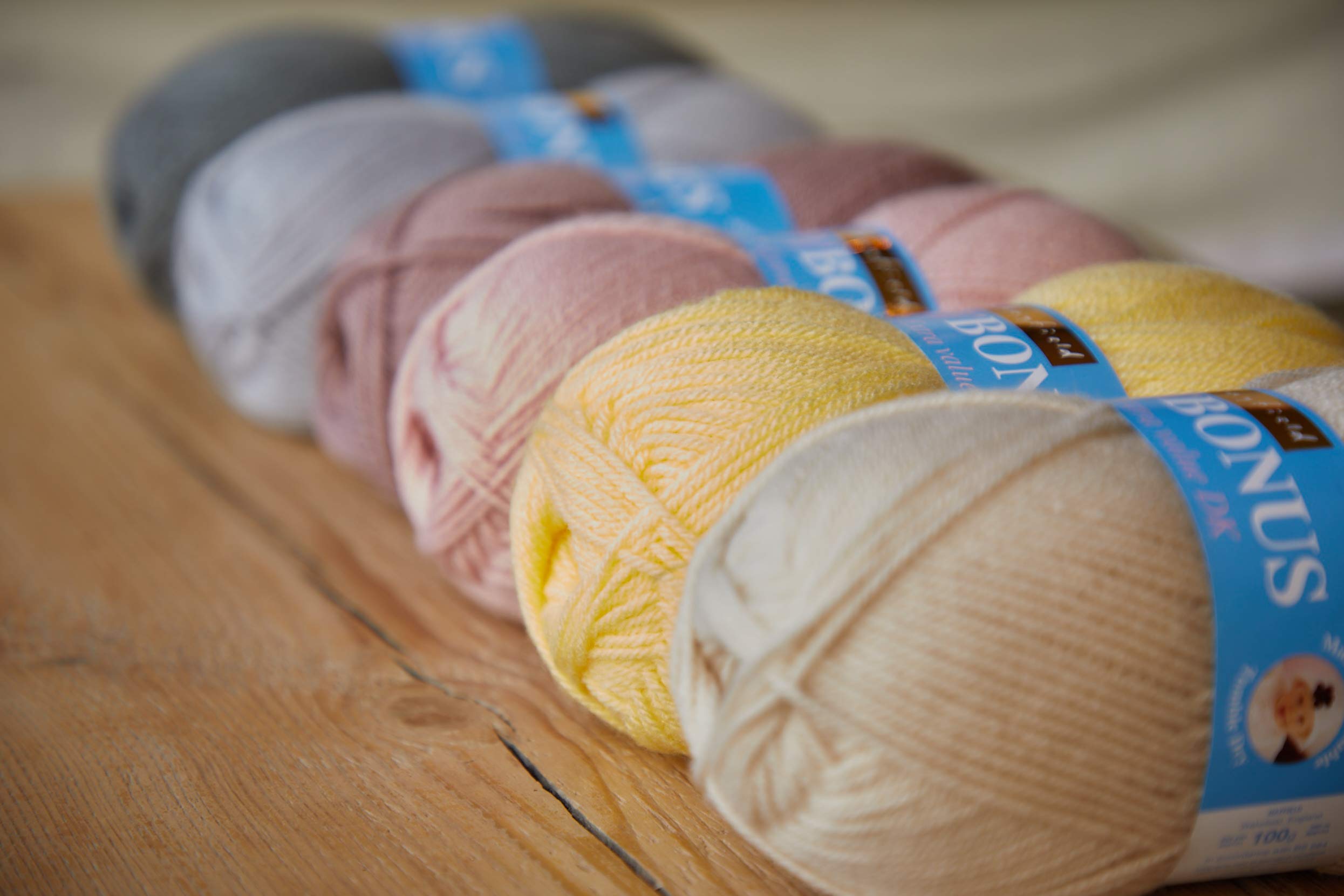 Sirdar Hayfield Bonus DK Yarn - Baby Lemon (852) | 100g Ball | 100% Acrylic 4