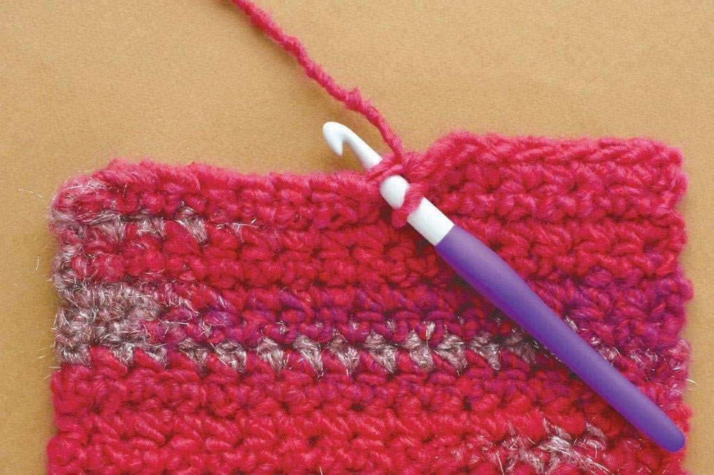 Clover Amour Crochet Hook - 4.0mm Size | Comfortable Easy Grip Handle | Multicoloured 6