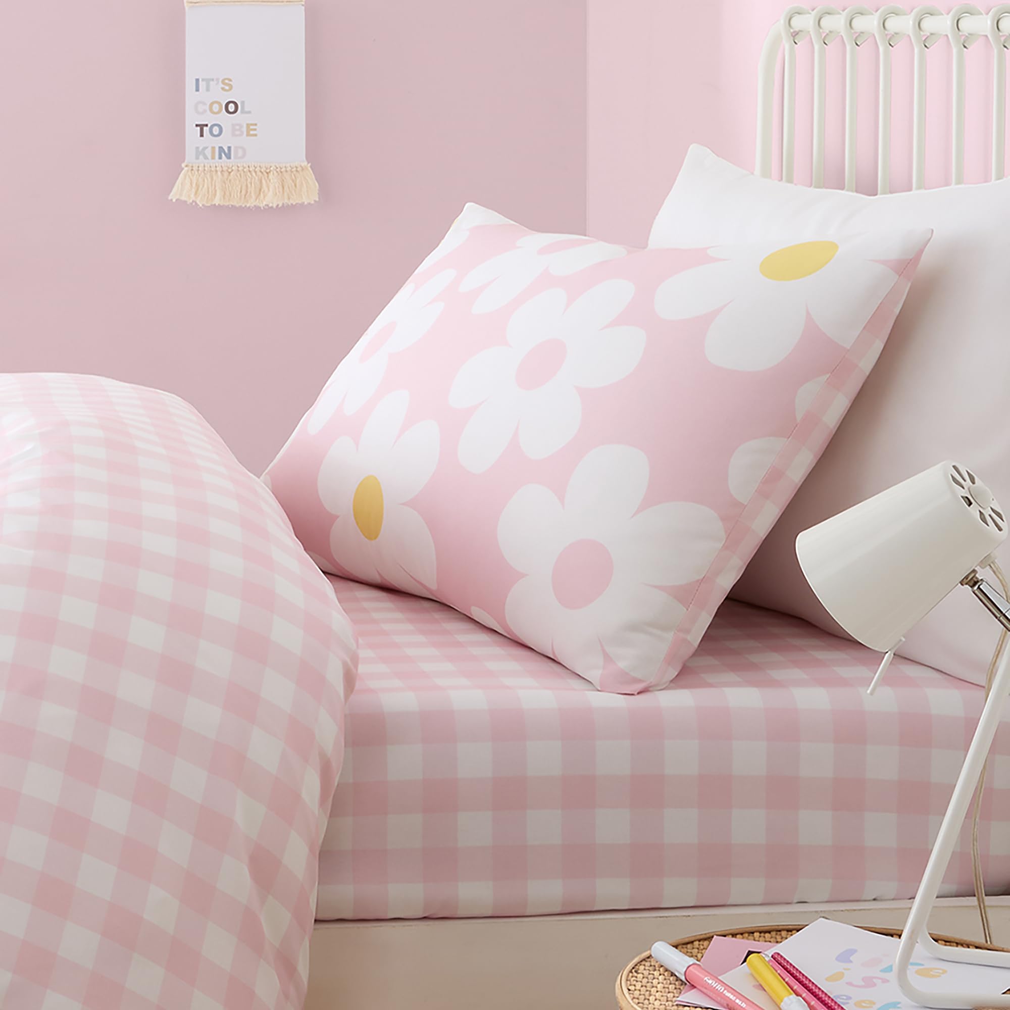 Bedlam Retro Daisy Reversible Duvet Cover Set - Pink Flowers/Gingham - Double (200x200cm) 2