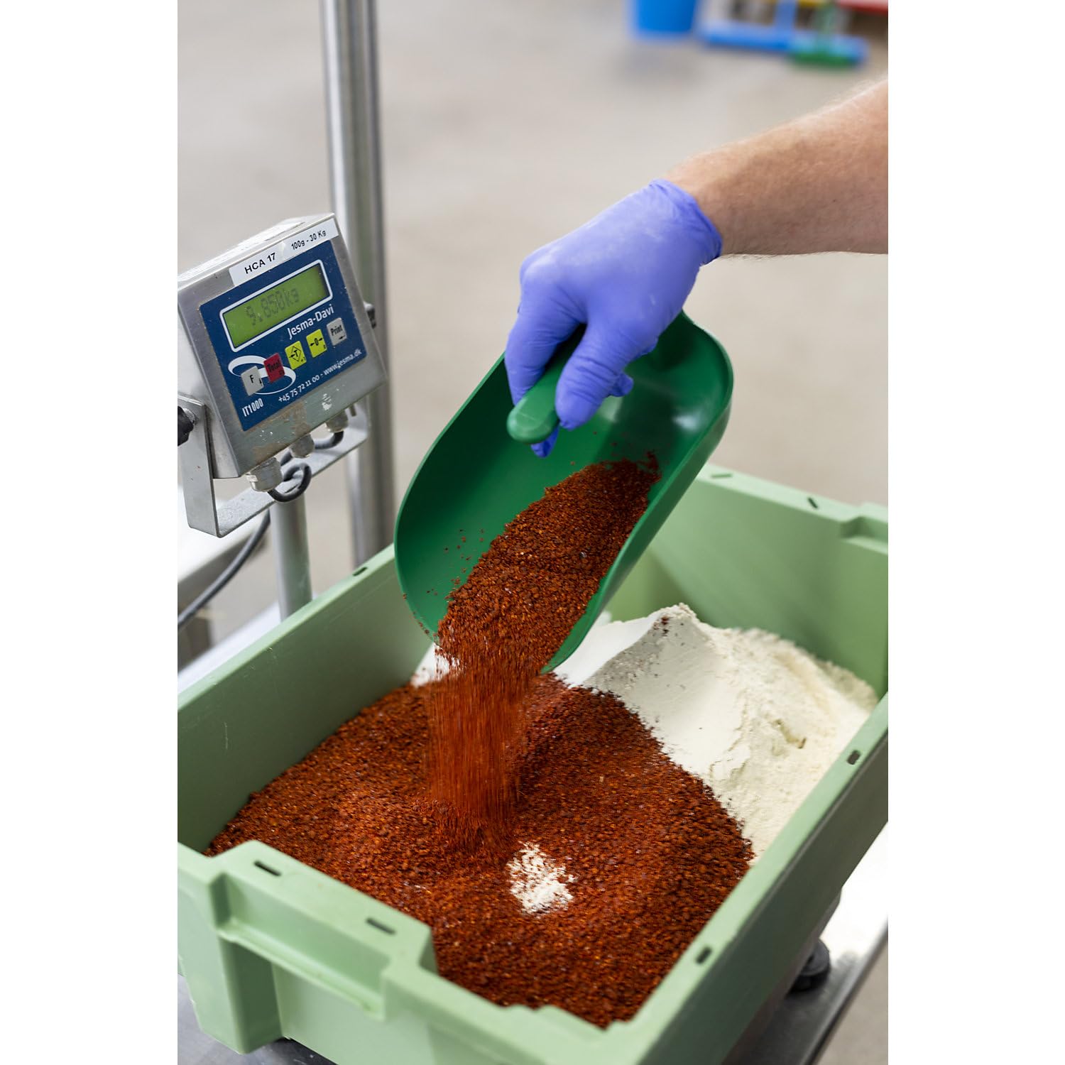 Vikan Ergonomic Scoop - 2 Litre Capacity | Polypropylene (PP) | Green 5