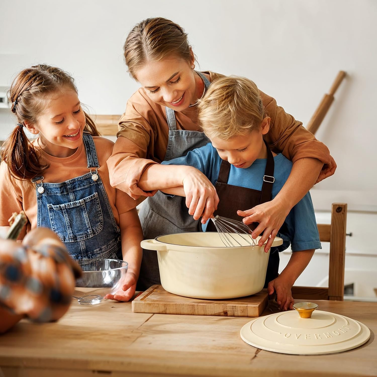 OVERMONT 24cm/4.2L Enamelled Cast Iron Round Casserole Pot with Lid | 4.5QT | Cream White 8