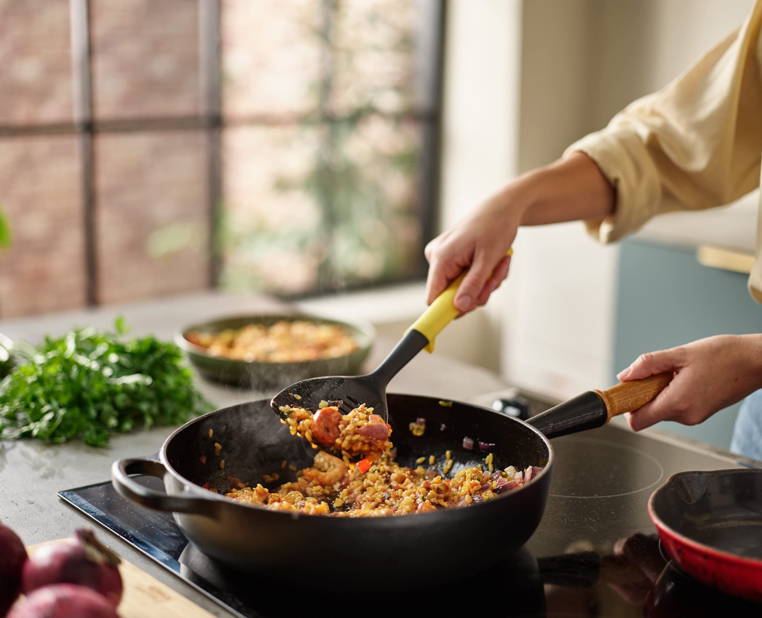 Joseph Joseph Duo Slotted Turner - Hygienic Cooking Tool with Integrated Rest | Heat-Resistant Nylon 6