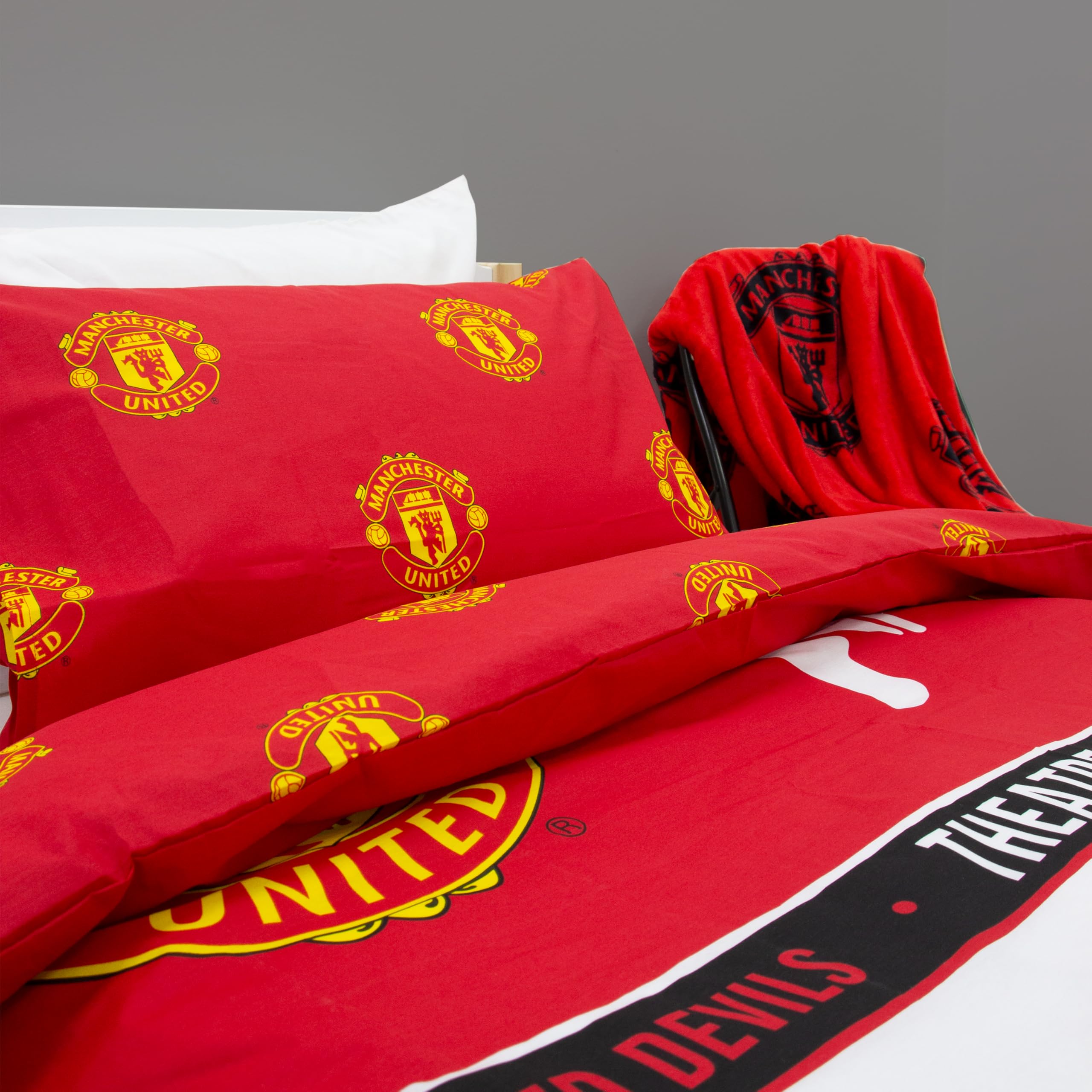 Manchester United FC Official Single Duvet Cover Set - Reversible Patch Design | Polycotton 7