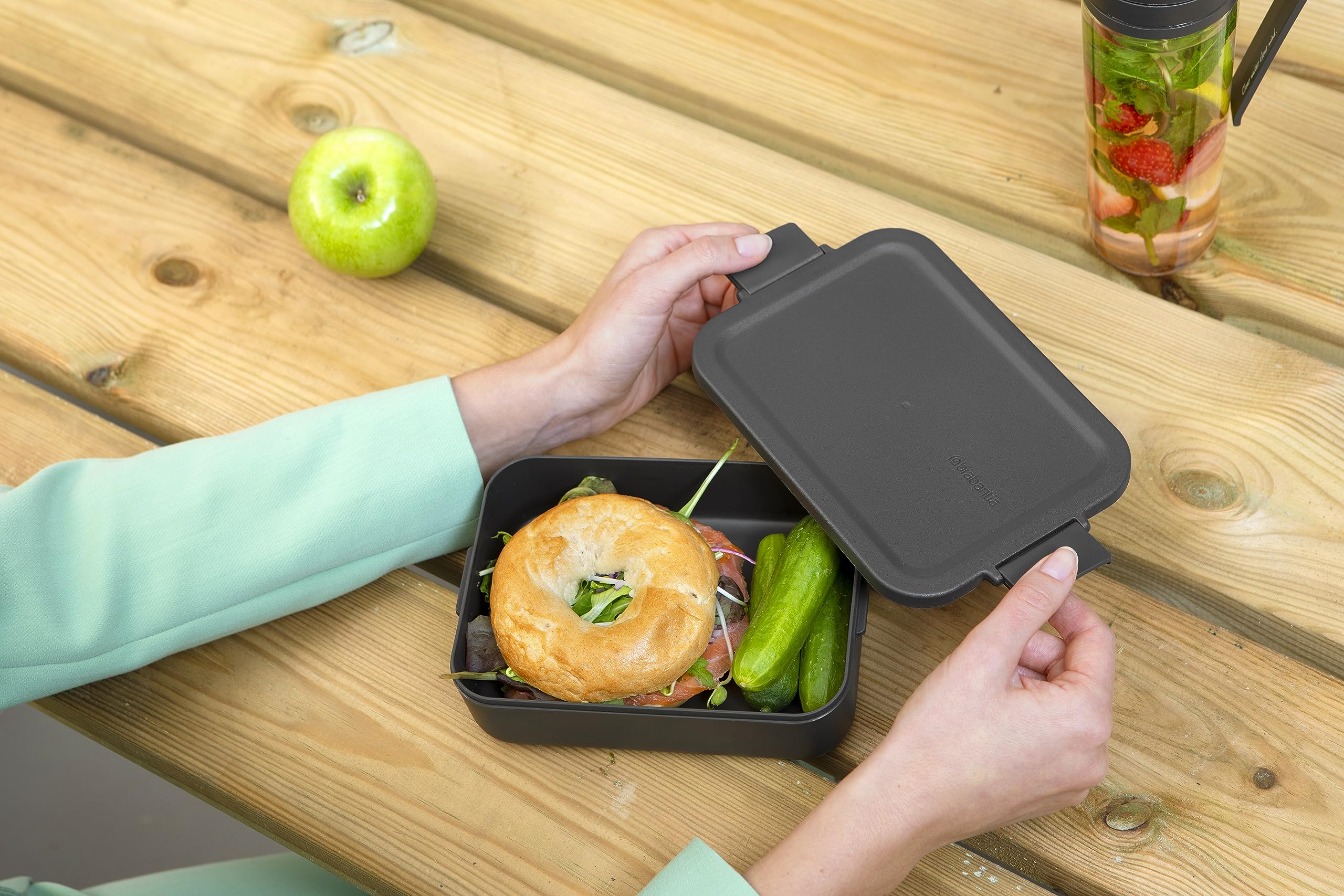 Brabantia Make & Take Lunch Box - Medium 1.1L | BPA-Free | Dishwasher, Microwave, Freezer Safe | Dark Grey 6