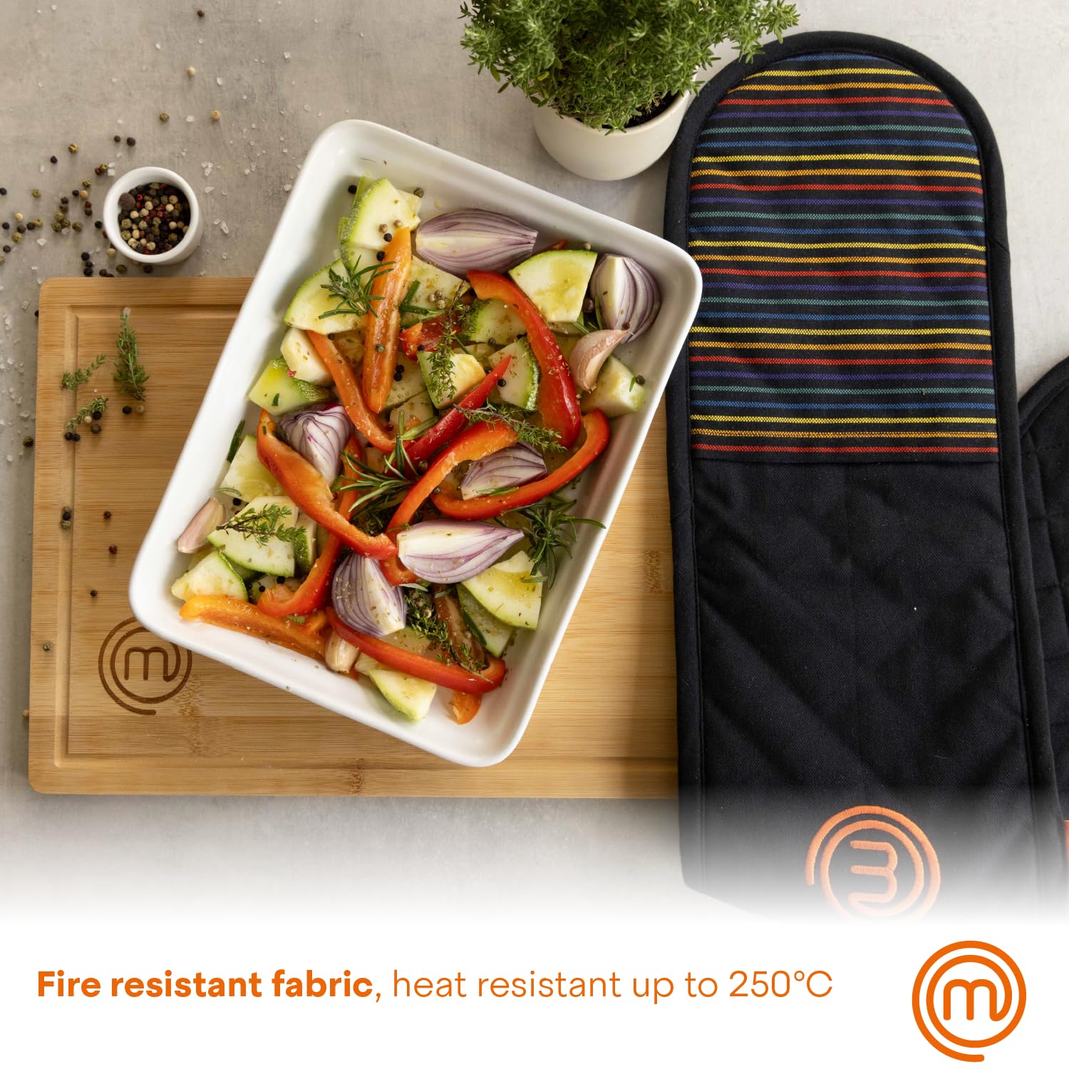 MasterChef Double Oven Gloves - Heat Resistant Cotton Mitts up to 250°C | Vivid Black 3