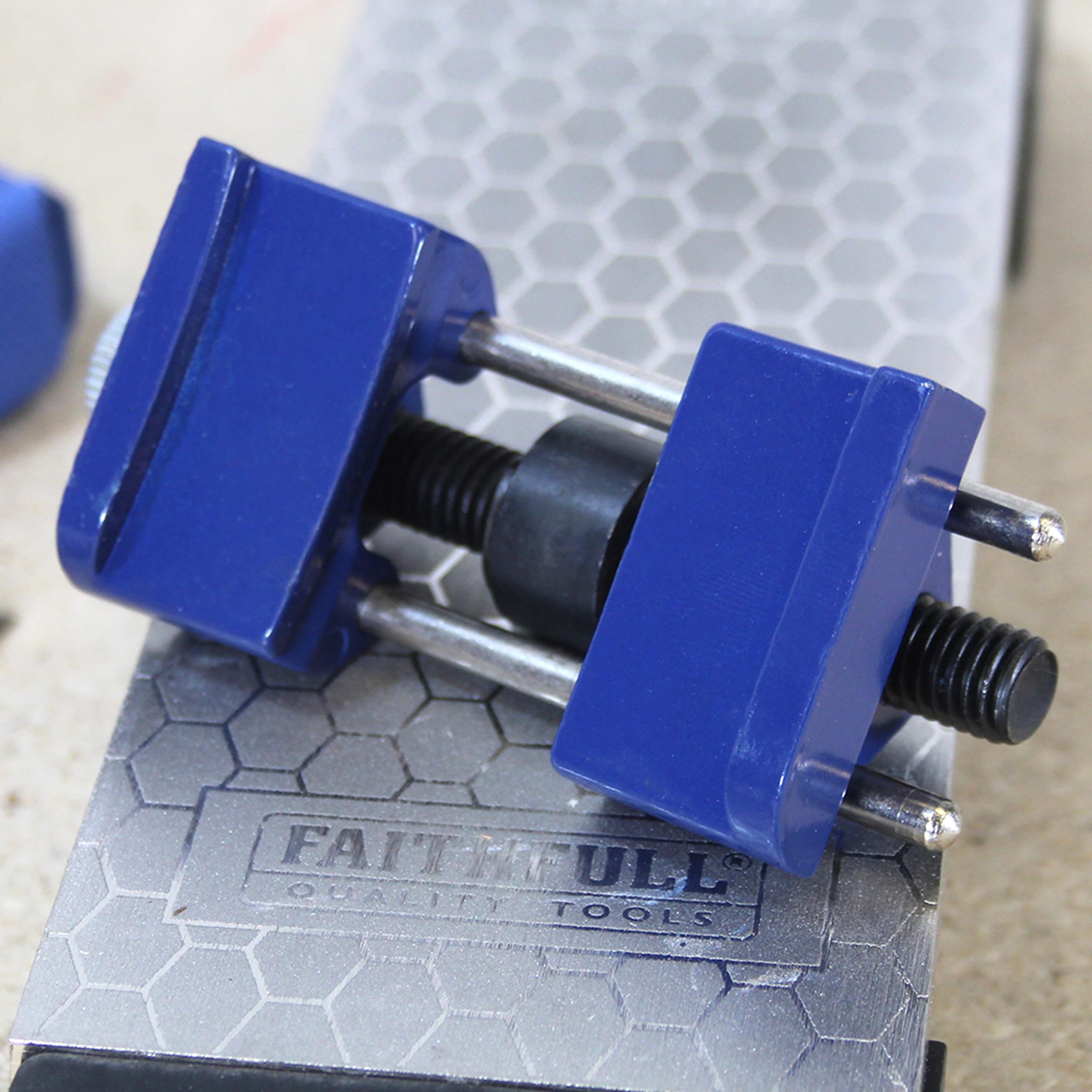 Faithfull Honing Guide for Chisels and Plane Irons | Fits 3mm to 67mm Wide Tools | Metal Construction 5