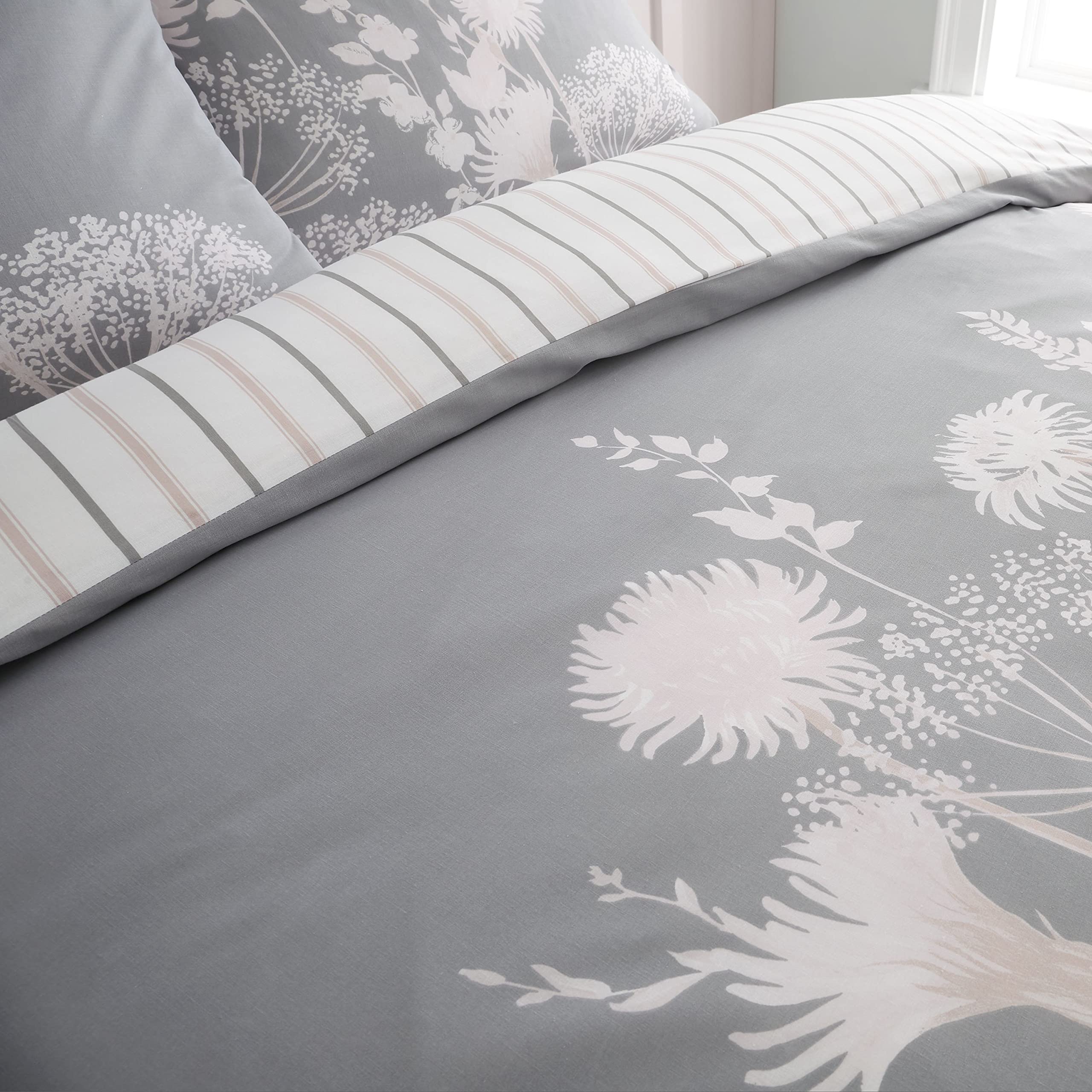 Catherine Lansfield Meadowsweet Floral Reversible Double Duvet Cover Set with Pillowcases Grey Pink 3