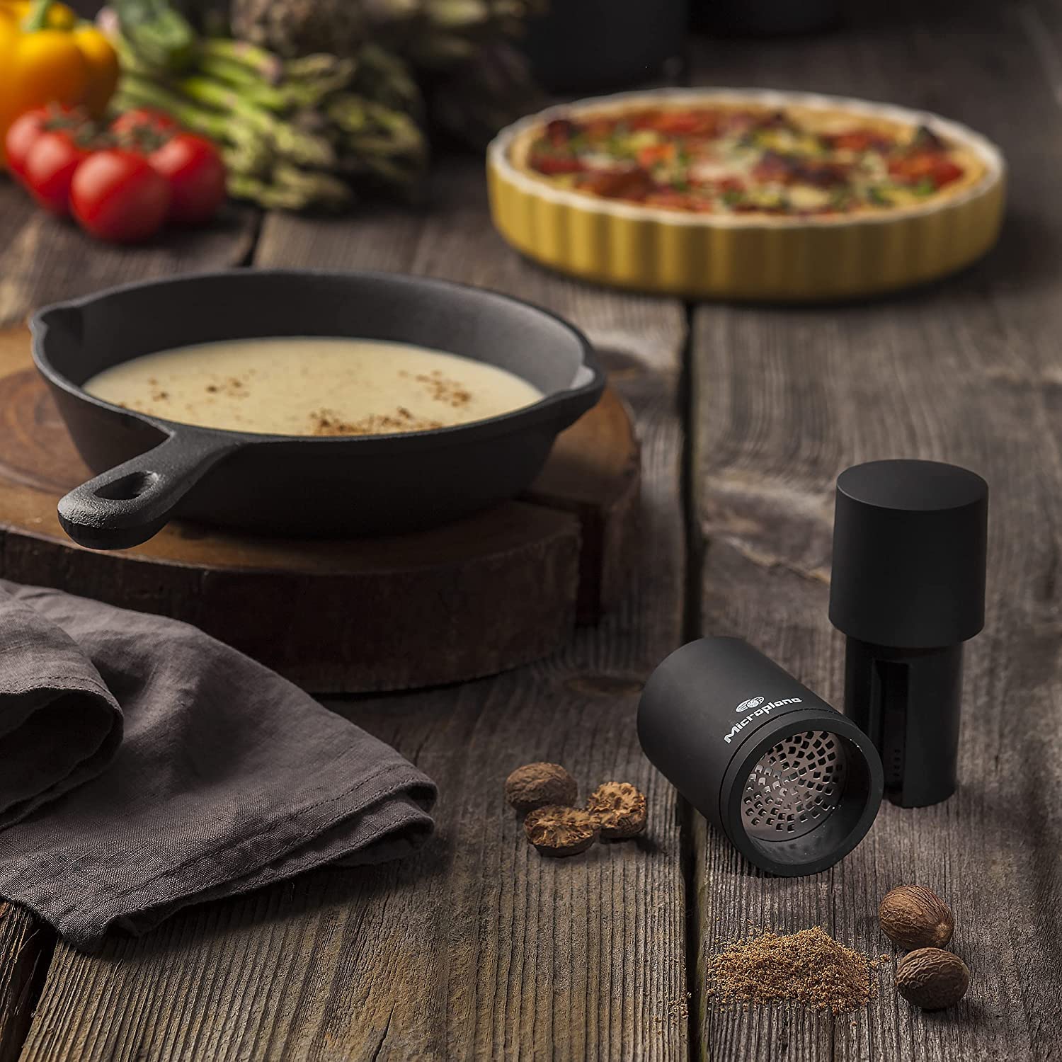 Microplane Spice Mill Black for Nutmeg Cinnamon Tonka Beans | Ultra-Sharp Stainless Steel Blade 8