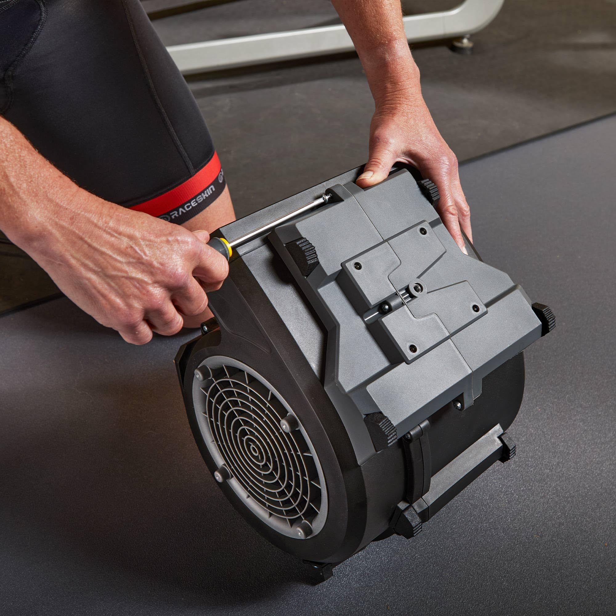 Vacmaster Cardio54 Fitness Pedestal Fan - 54 km/h Max Speed | Remote Control | 3 Speeds 6