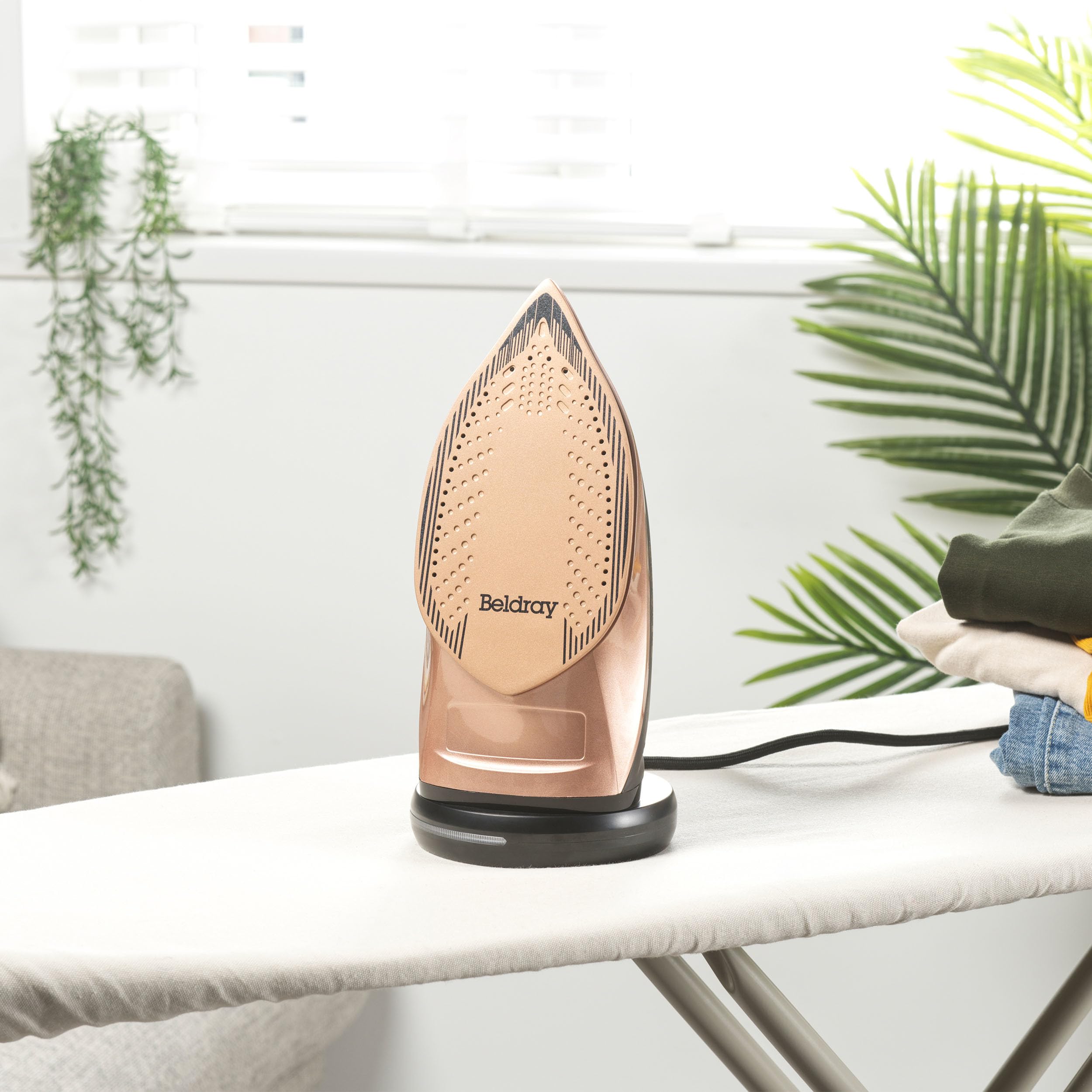 Beldray 2 in 1 Cordless Steam Iron - Corded or Cordless Use | 230ml Tank | Ceramic Soleplate 3