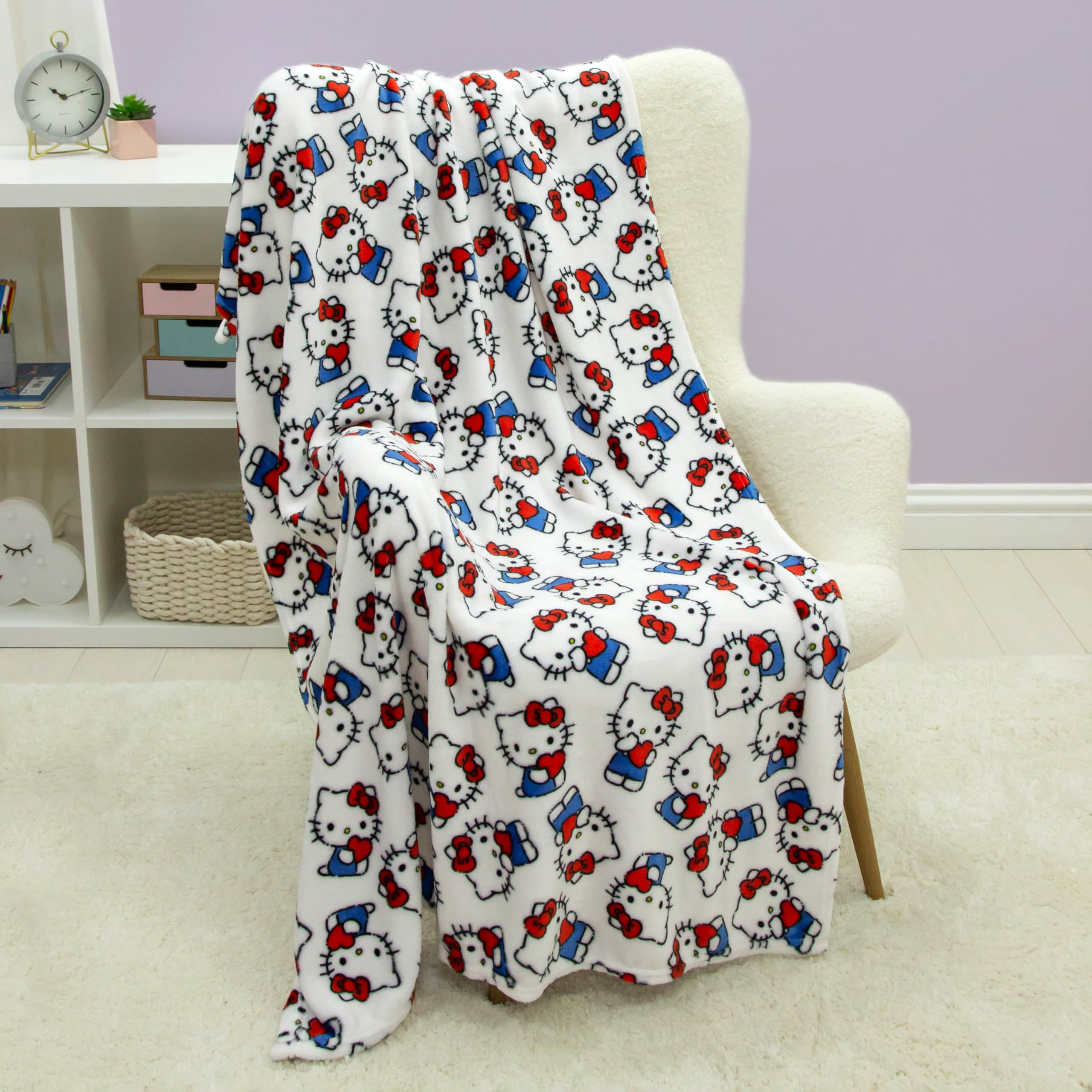 Character World Hello Kitty Fleece Blanket - Heart Pattern | 100 x 150cm | Super Soft & Warm 2