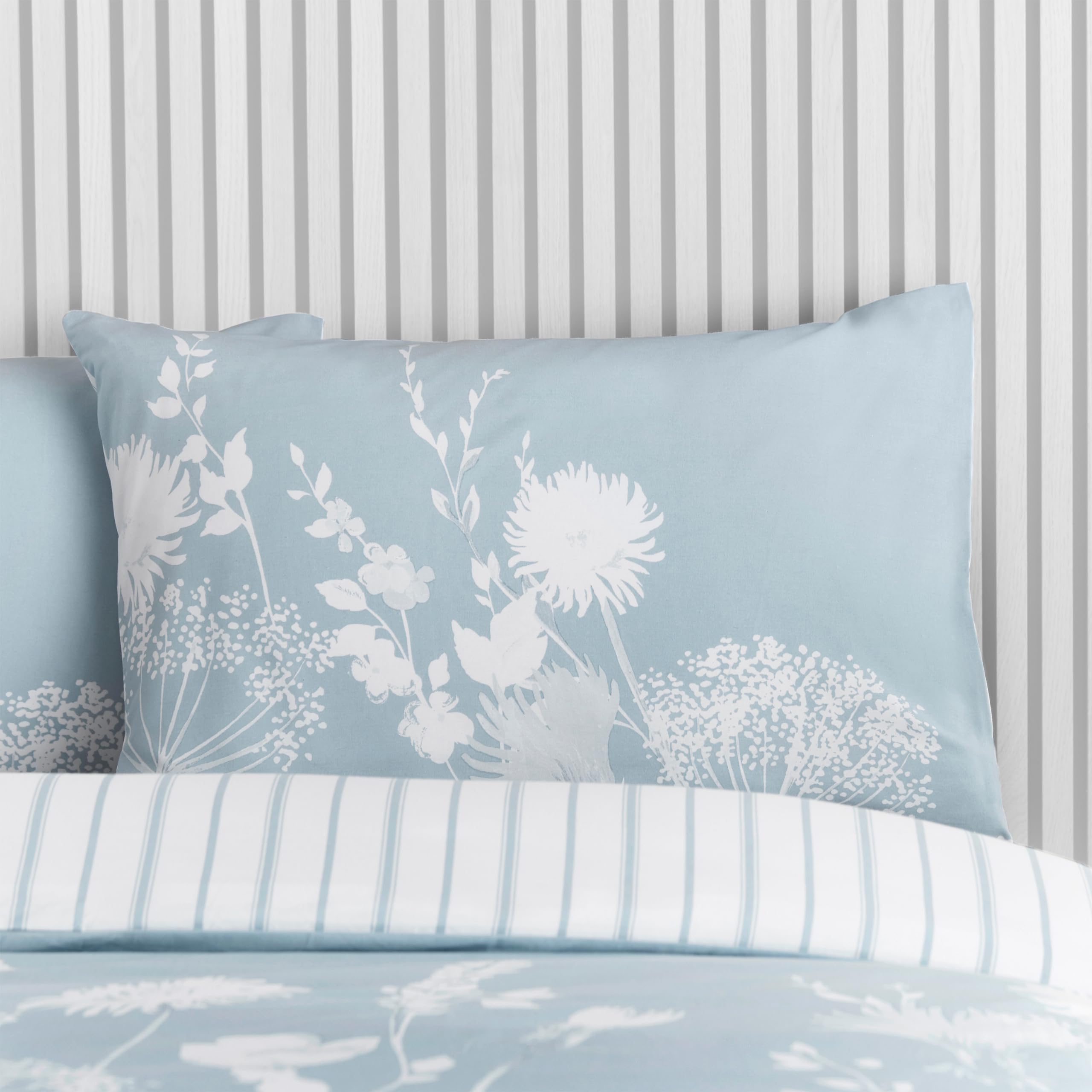 Catherine Lansfield Meadowsweet Floral Reversible King Duvet Cover Set with 2 Pillowcases | Sea Spray Blue 3
