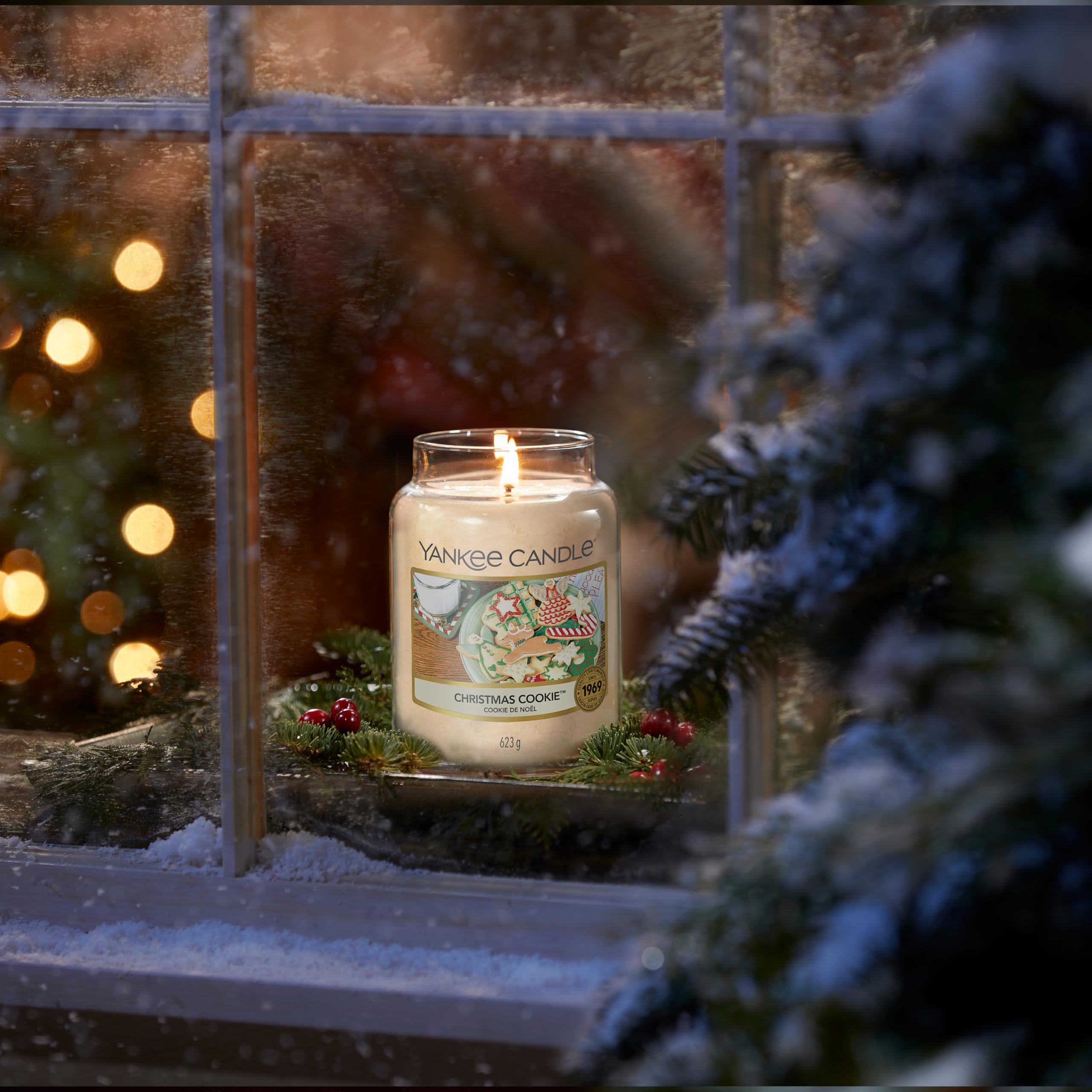 Yankee Candle Christmas Cookie Scented Large Jar Candle | Up to 150 Hour Burn Time | 623g 9
