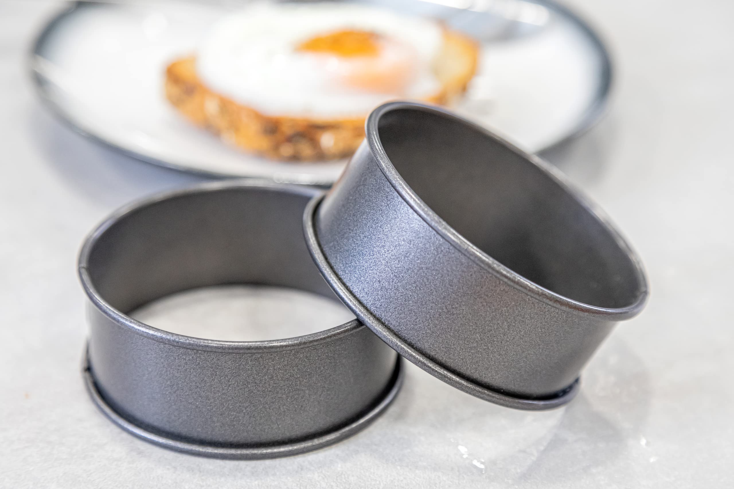 KitchenCraft Non-Stick Metal Egg Poachers - Set of 2 for Frying, Poaching, Omelettes | 9cm Diameter 6