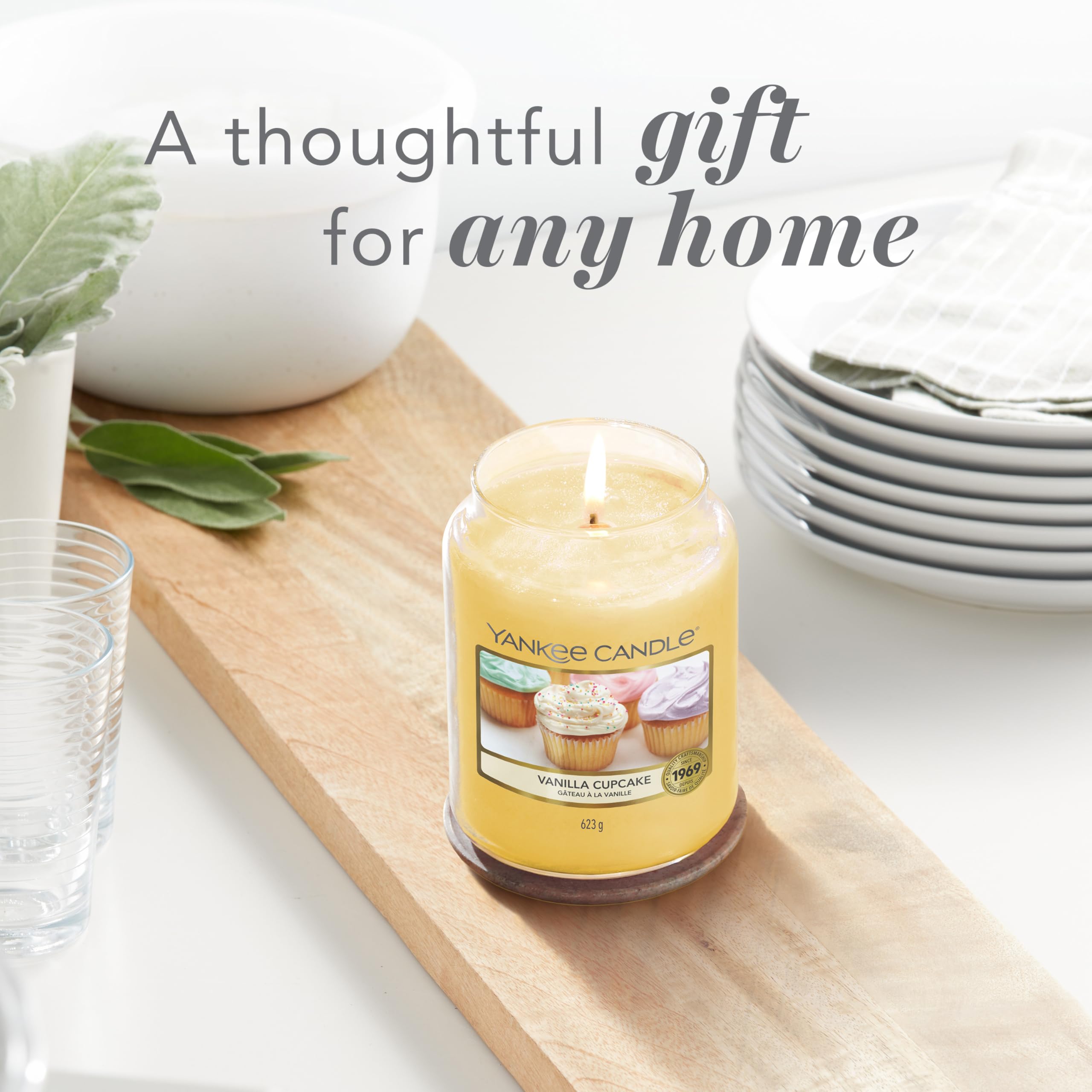 Yankee Candle Vanilla Cupcake Large Jar Scented Candle | Up to 150 Hours Burn Time | 620g 6