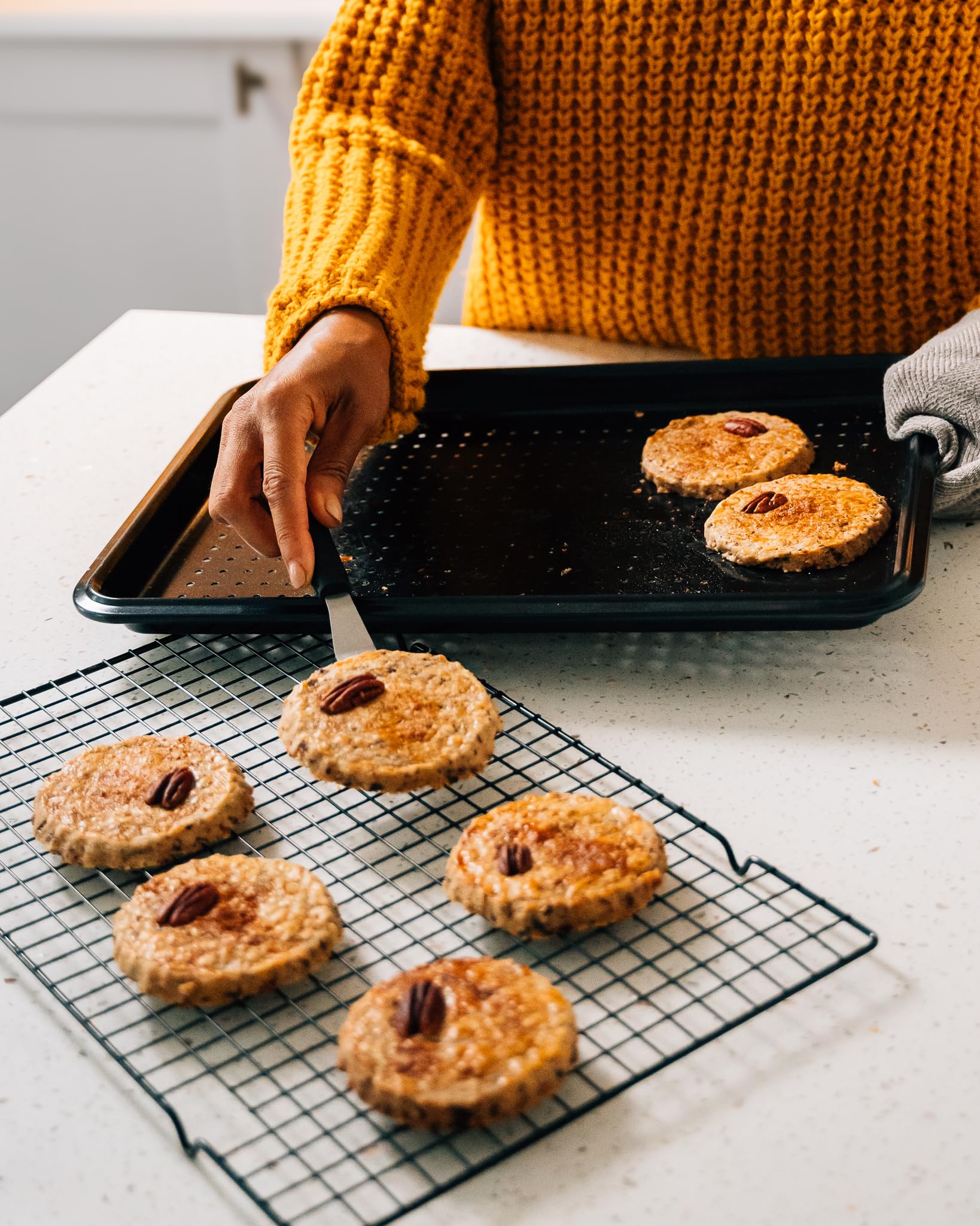 Tala Large Loaf Cooling Rack - 40 x 25cm | Black Alloy Steel | Dishwasher Safe 2