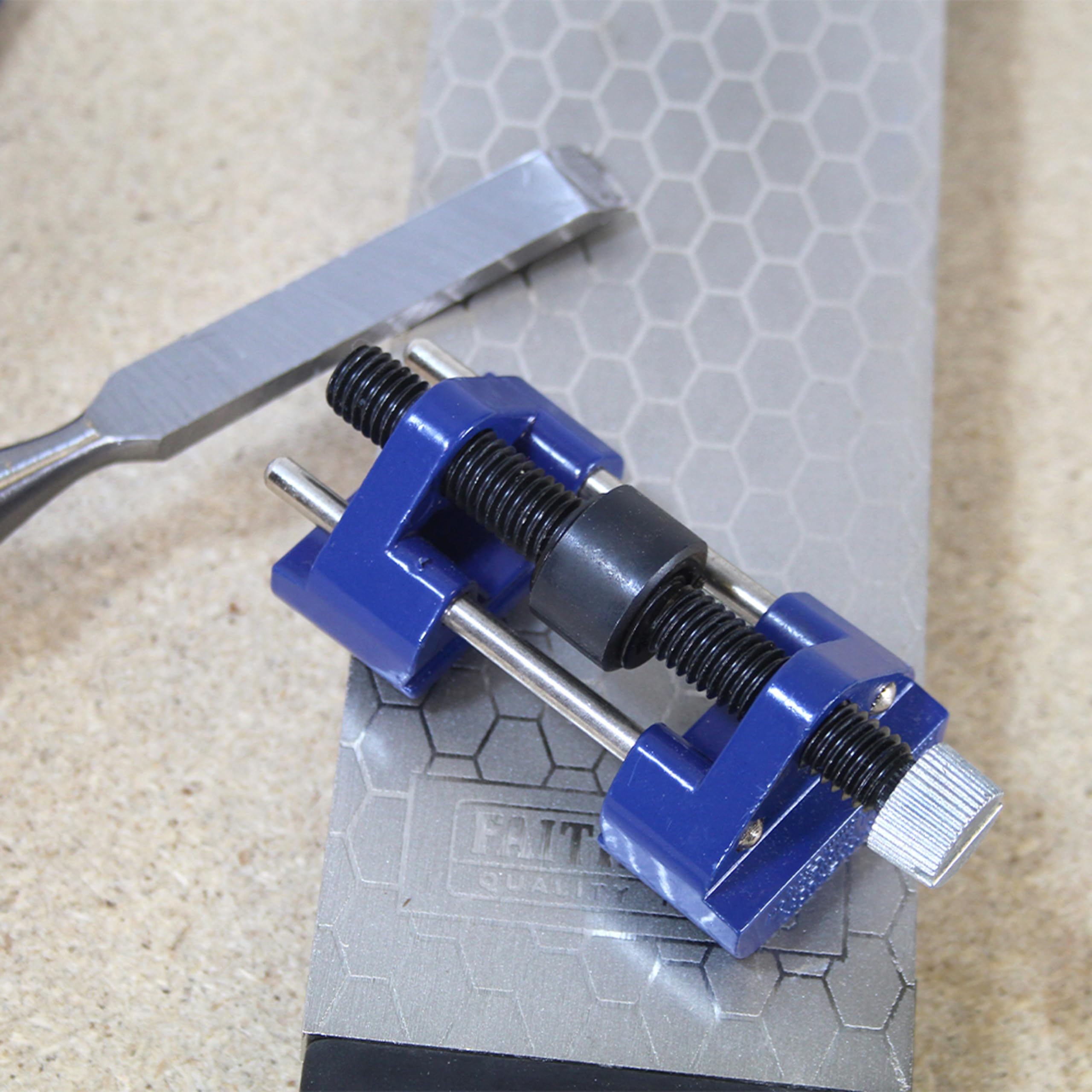 Faithfull Honing Guide for Chisels and Plane Irons | Fits 3mm to 67mm Wide Tools | Metal Construction 4