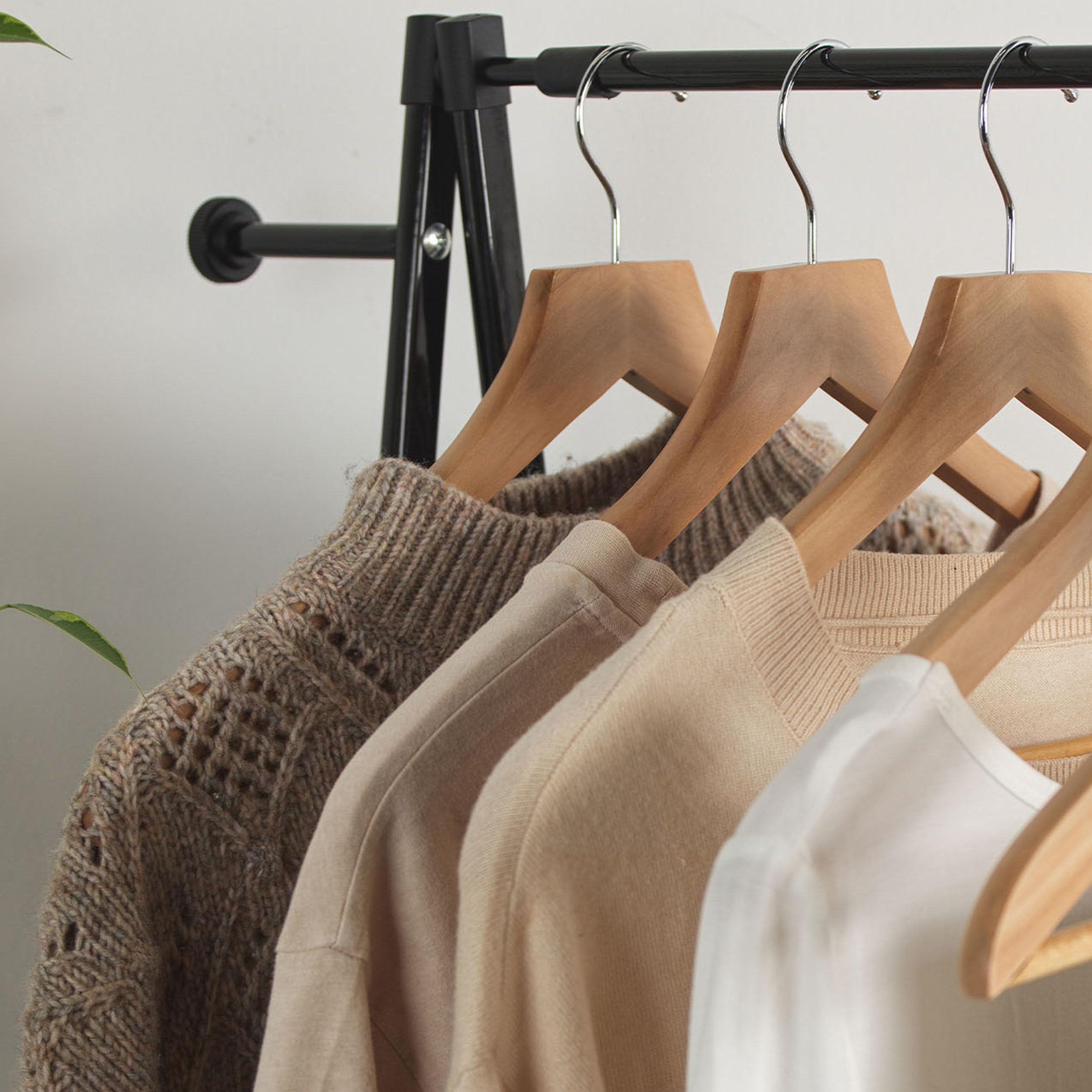 Beldray Wooden Clothes Hangers - Pack of 5 Suit Hangers with Trouser Bar | FSC-Certified Wood 5