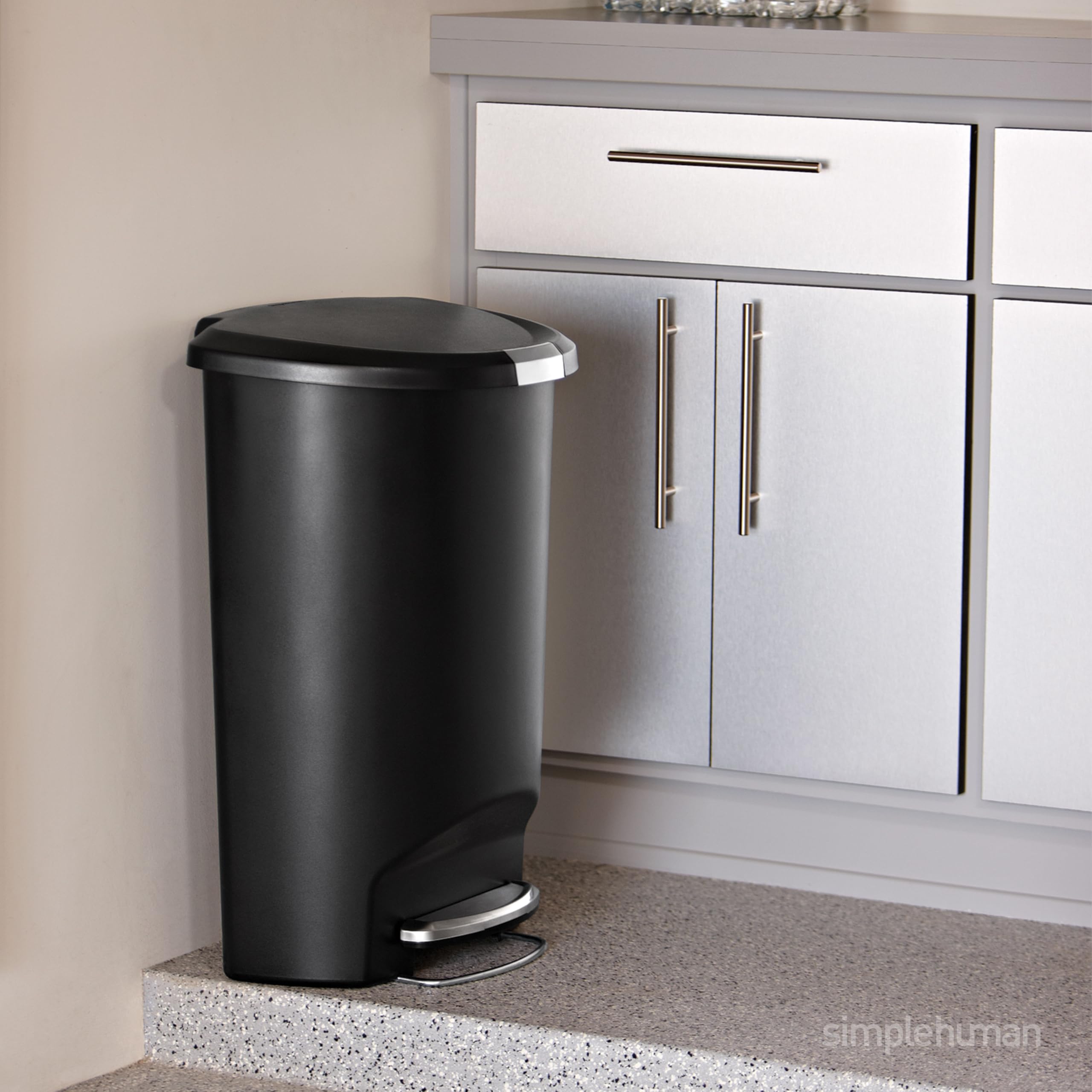 simplehuman CW1355 50L Semi-Round Kitchen Pedal Bin with Lid Lock, Black 7