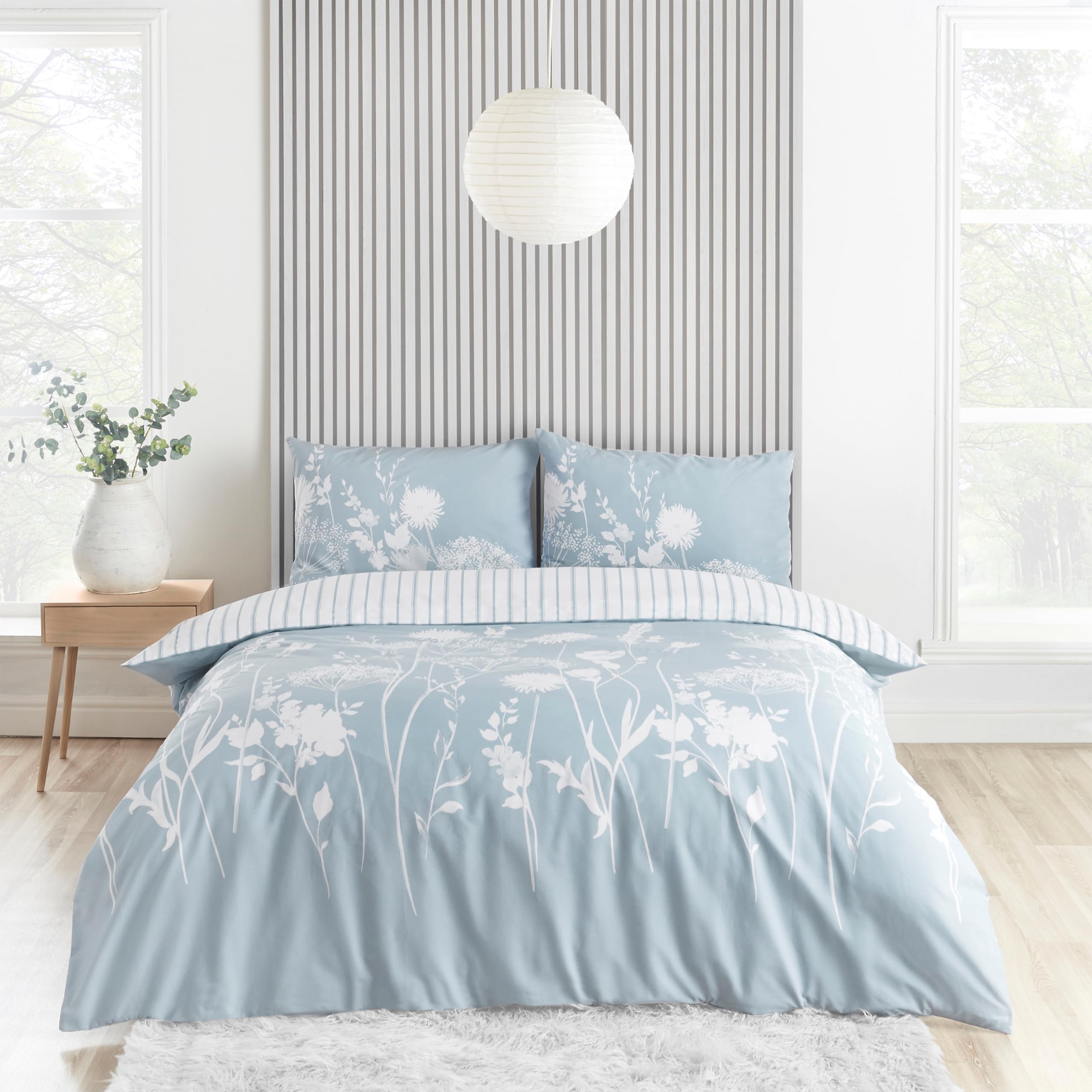 Catherine Lansfield Meadowsweet Floral Reversible King Duvet Cover Set with 2 Pillowcases | Sea Spray Blue 1