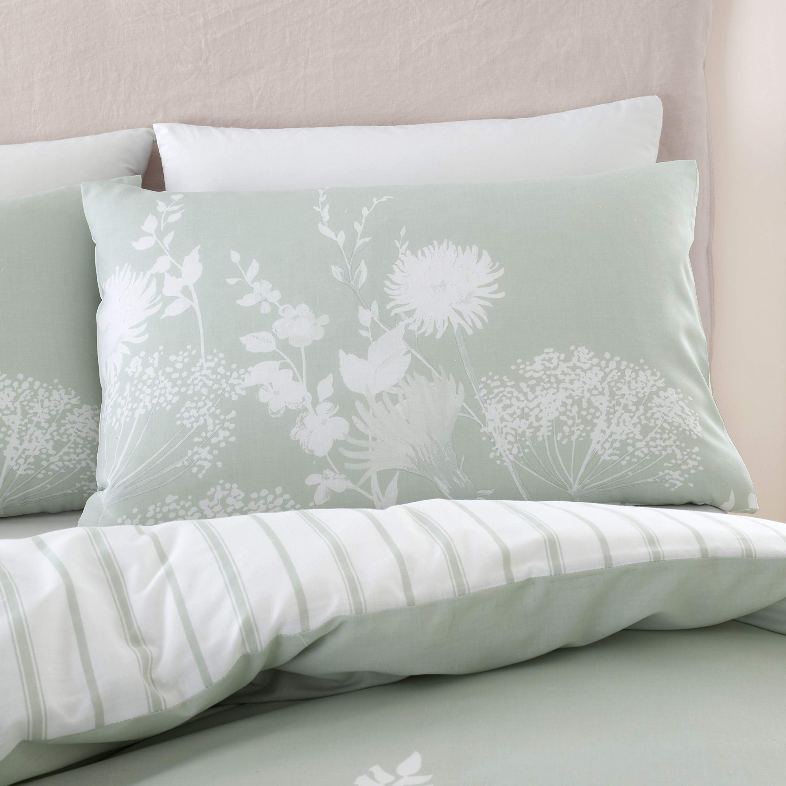 Catherine Lansfield Meadowsweet Floral Reversible Duvet Cover Set | Super King | Green 2