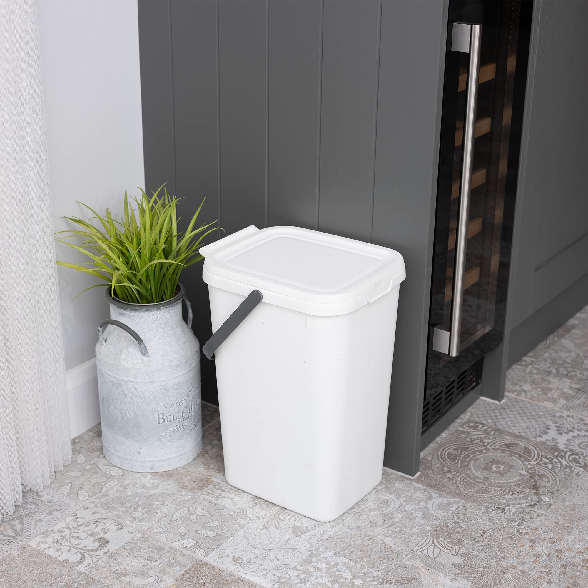 Addis 519227 Kitchen Recycling Bin 18L Stackable Food Waste Caddy with Clip Lock Lid | White Metallic 4