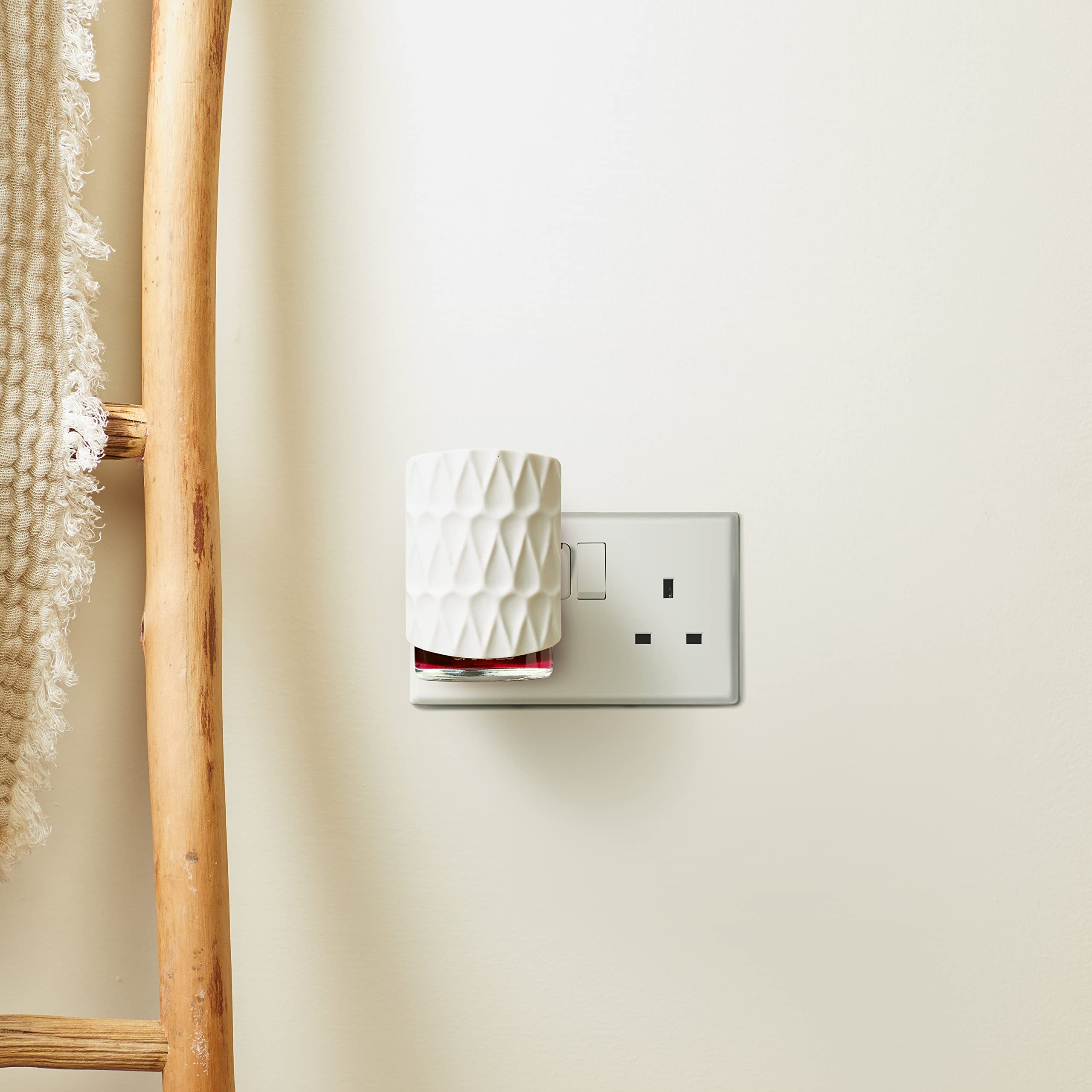 Yankee Candle ScentPlug Diffuser - White Organic Pattern Base | 3 Intensity Settings | Up to 30 Days Fragrance 7