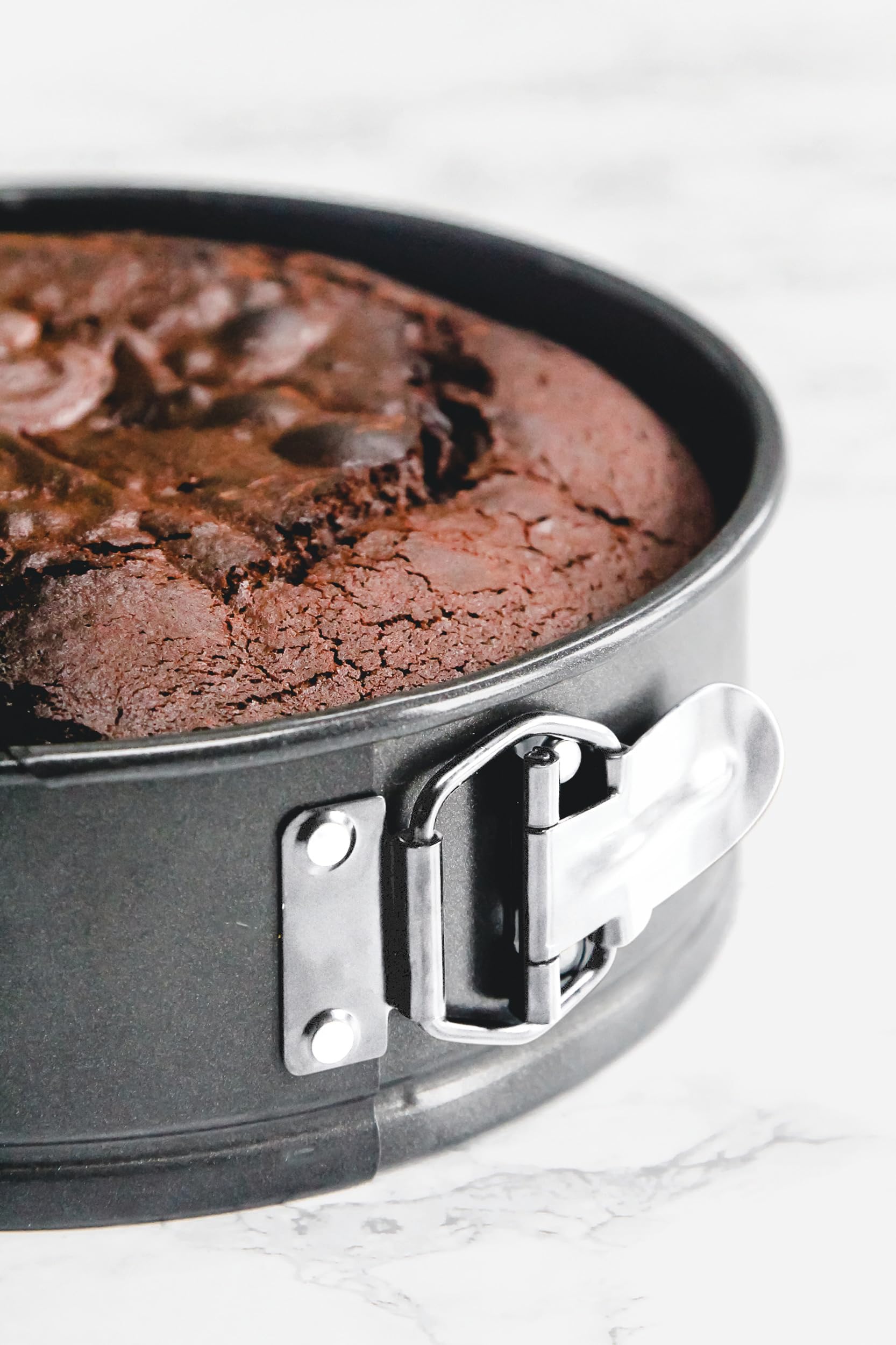 MasterClass KCMCHB10 Non-Stick Quick-Release Springform Cake Tin | 23 cm (9 Inch) | Carbon Steel 8