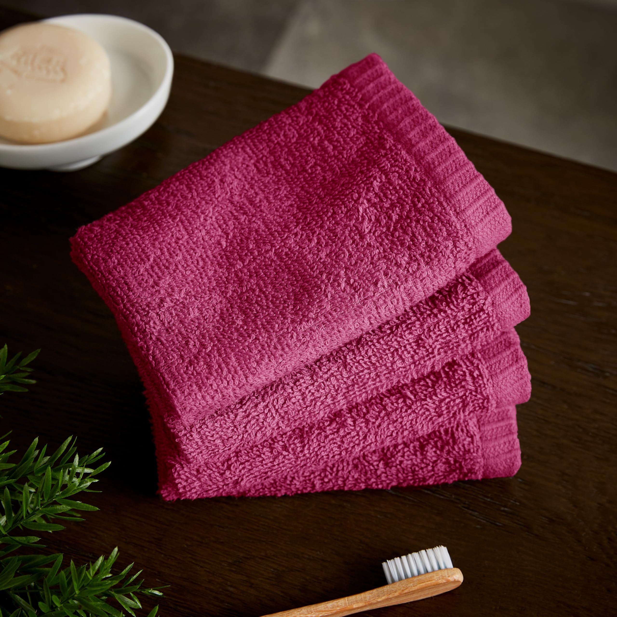 Catherine Lansfield Quick Dry Cotton Face Cloths - Hot Pink | 30x30 cm | Set of 4 1