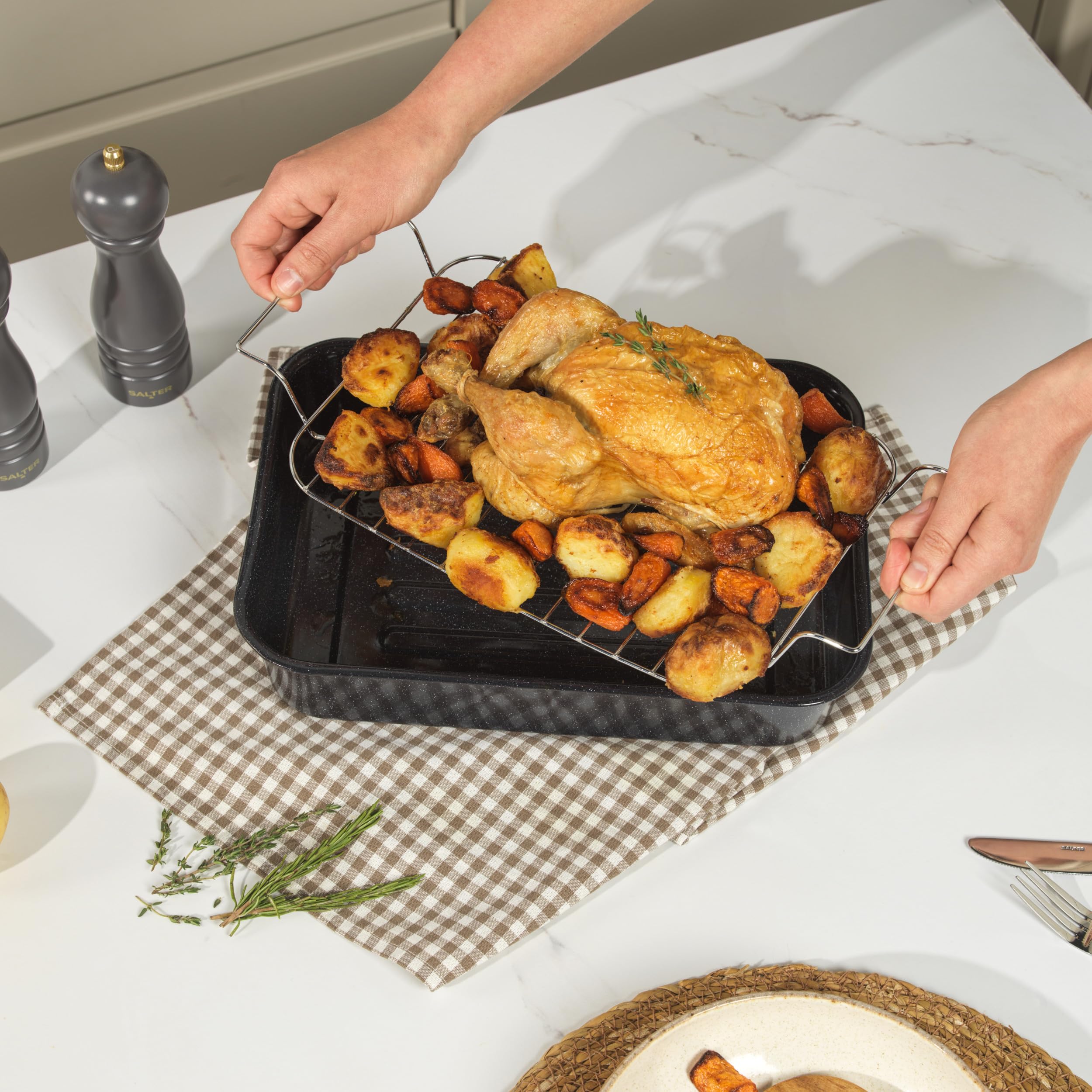 Salter Vitreous Enamel 34cm Roaster & Stainless Steel Rack | Black | Oven Safe up to 230°C 3
