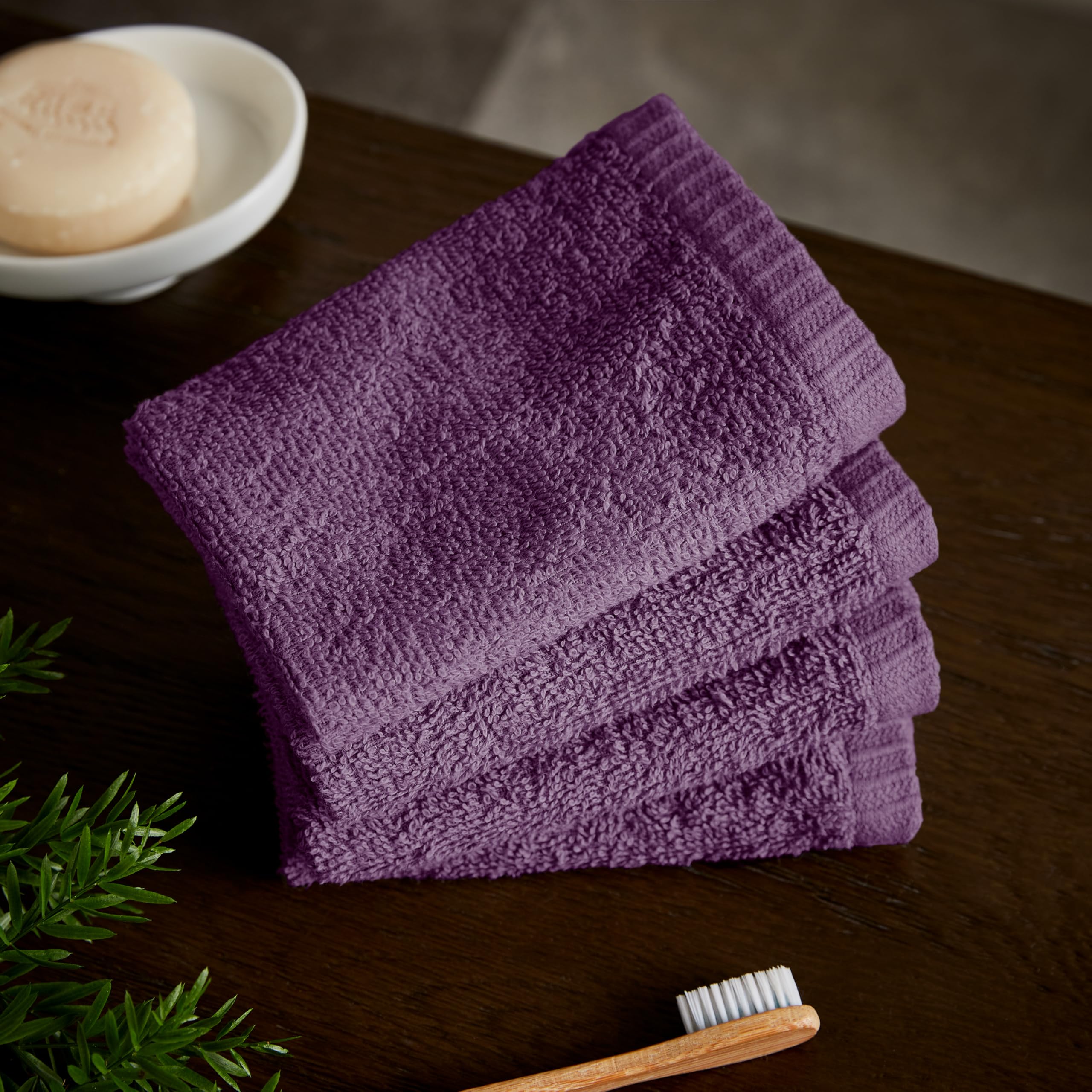Catherine Lansfield Quick Dry Cotton Face Cloths - 30x30 cm Set of 4 | 400gsm | Plum 1