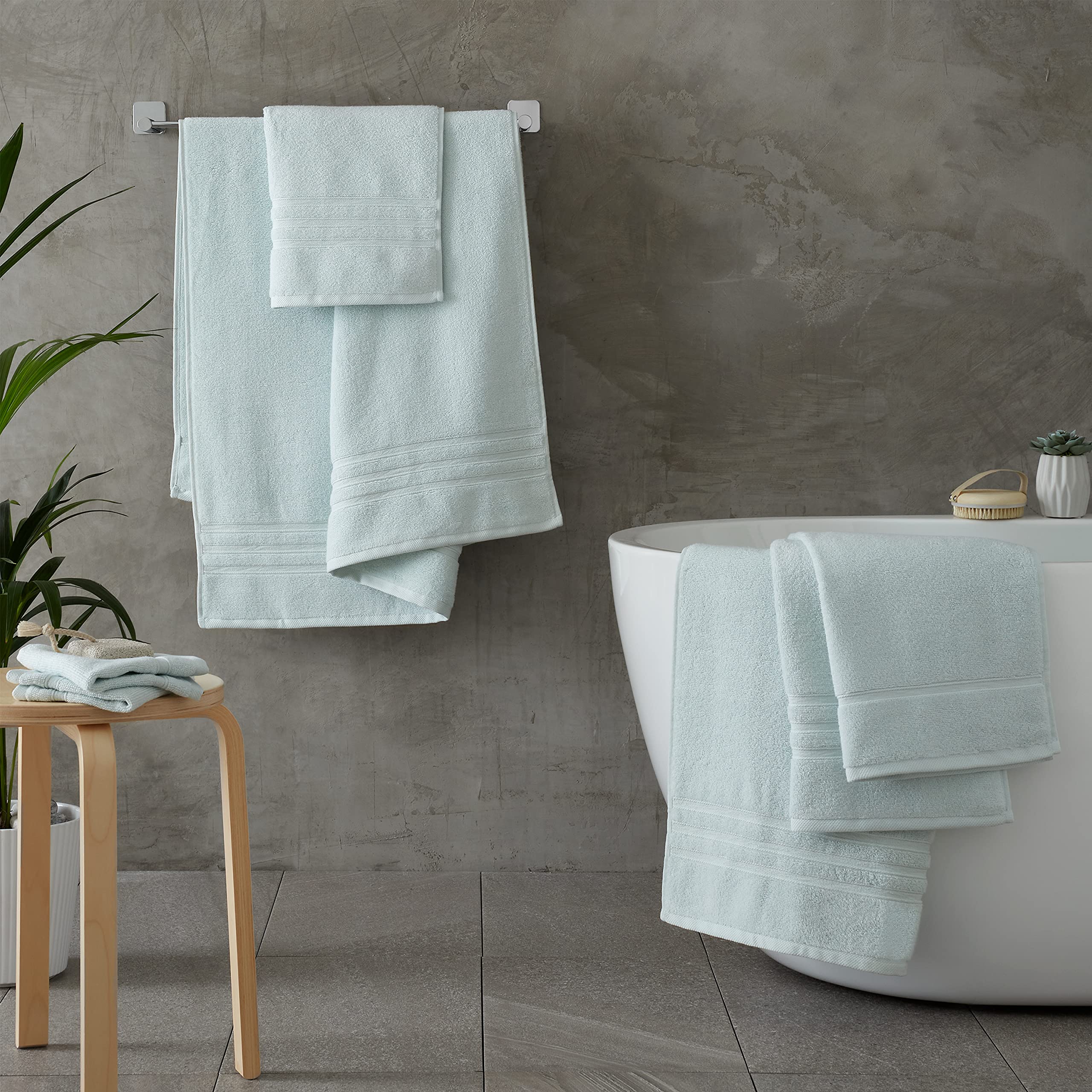 Catherine Lansfield Zero Twist Cotton Bath Towel | 70x120cm | Duck Egg Blue | Super Soft