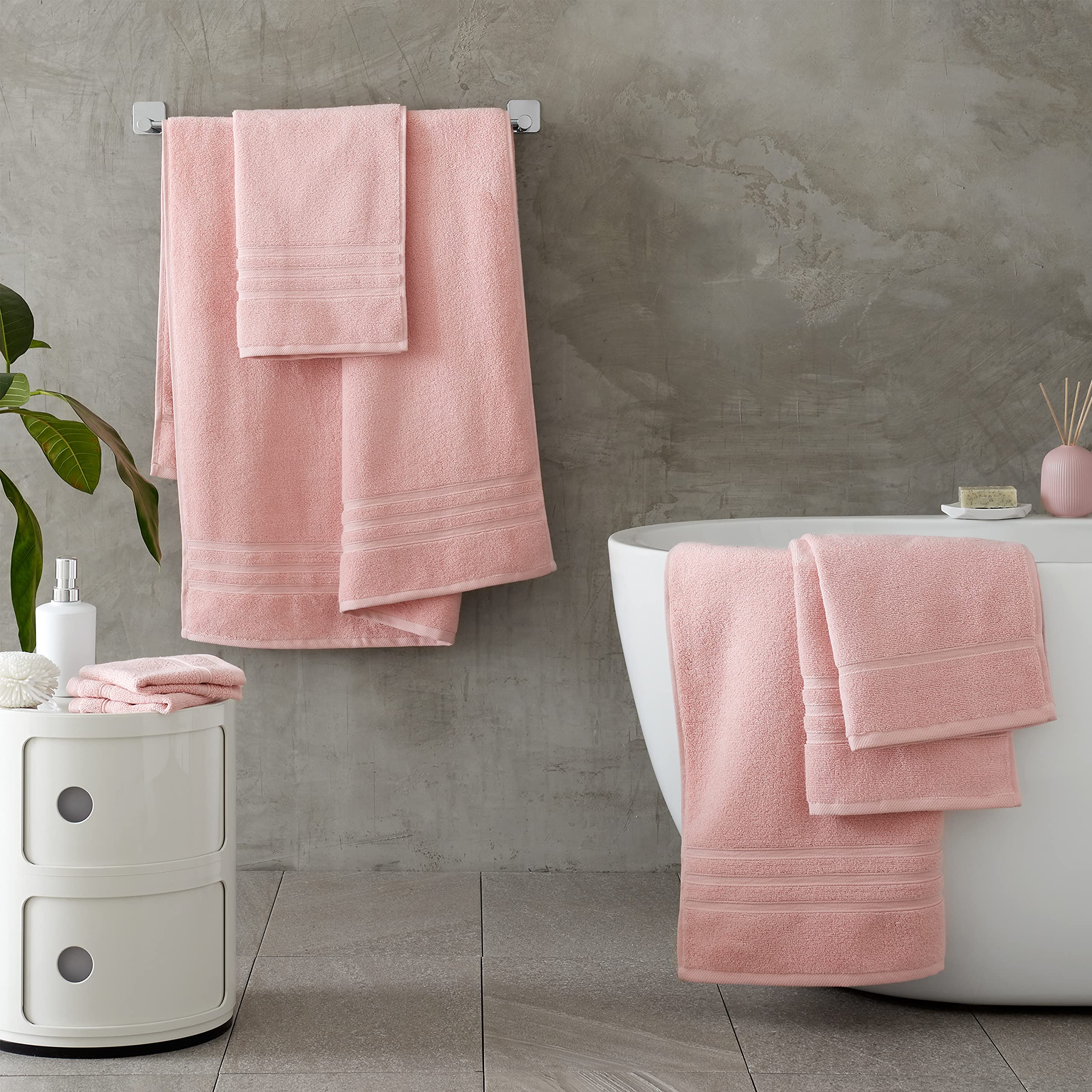 Catherine Lansfield Zero Twist Cotton Bath Towel | 70x120cm | Super Soft | Pink