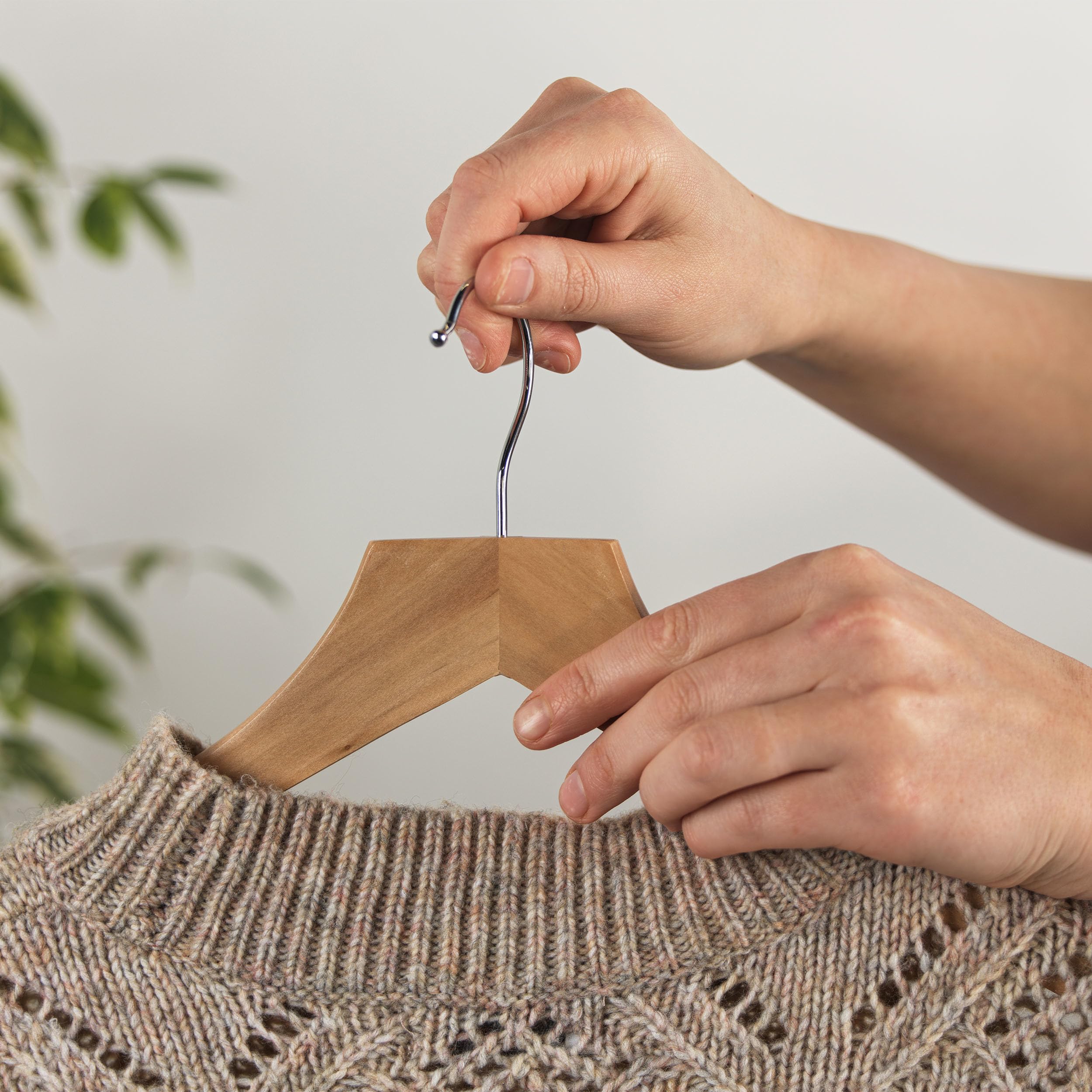 Beldray Wooden Clothes Hangers - Pack of 5 Suit Hangers with Trouser Bar | FSC-Certified Wood 4