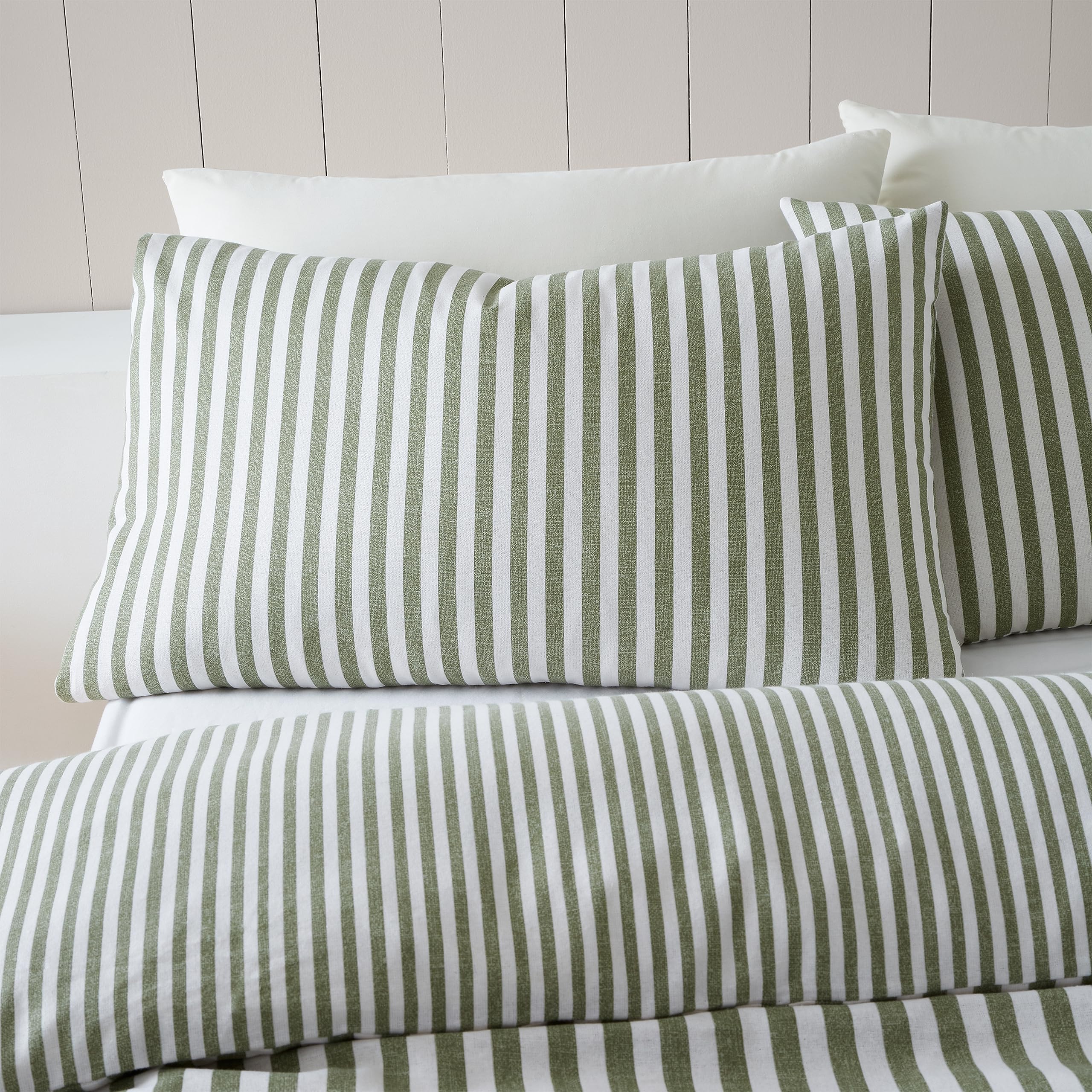 Catherine Lansfield Brushed Cotton Reversible Double Duvet Cover Set with Pillowcases Green 3