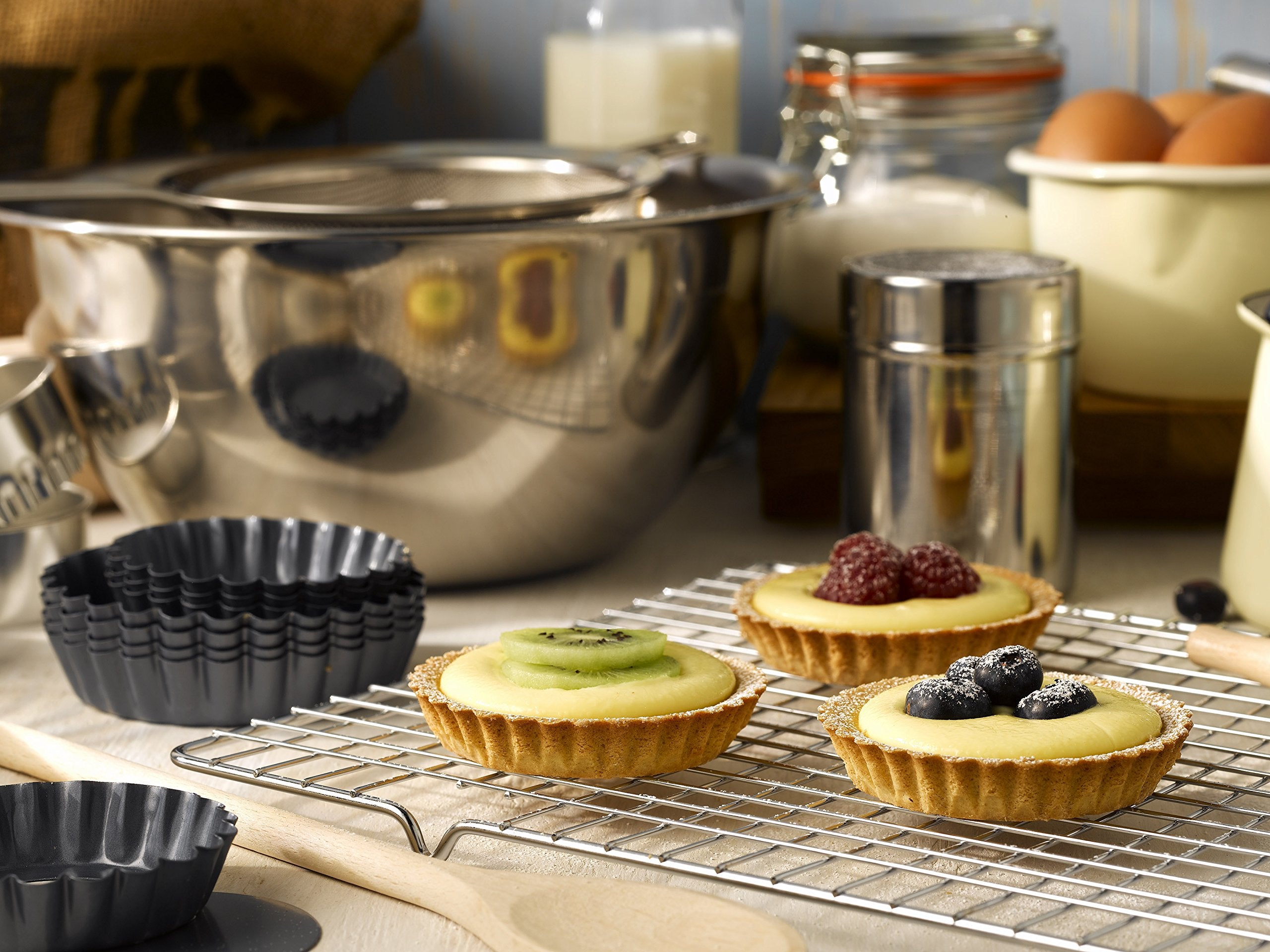 Dexam Rectangular Metal Cooling Rack - 40cm x 25cm for All Baking Needs | Silver 2